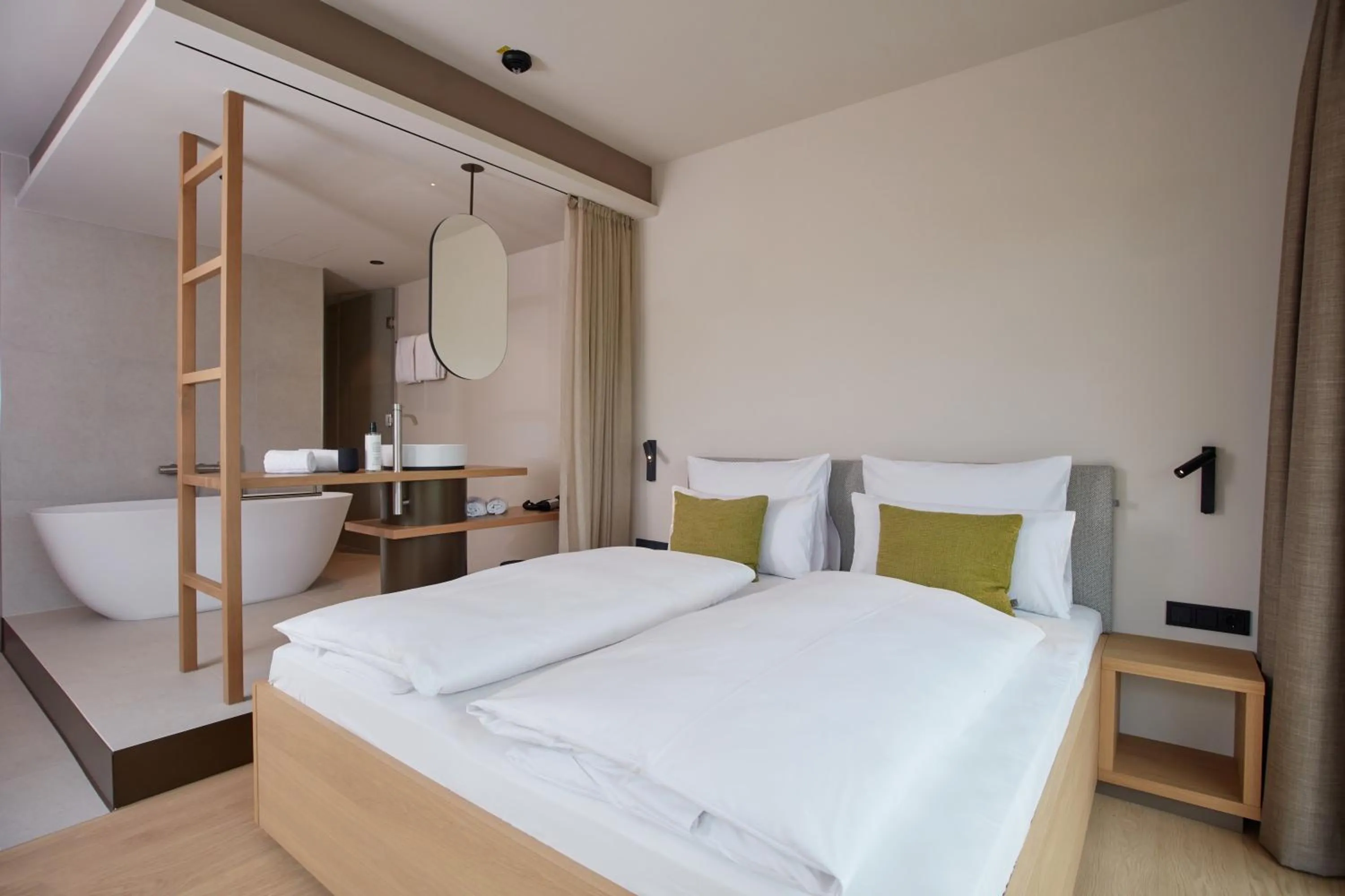 Bathroom, Bed in Hotel BERGEBLICK