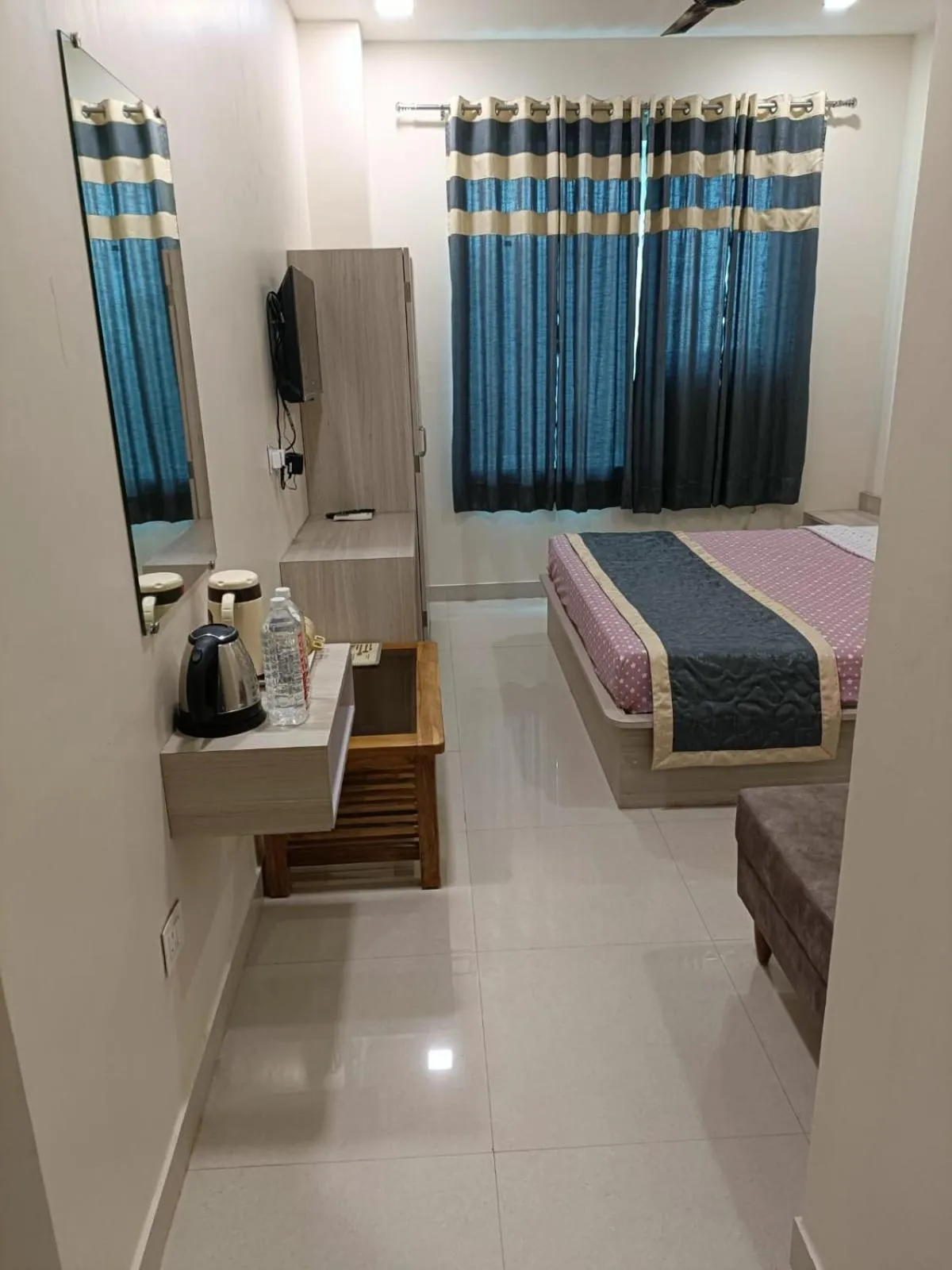 View (from property/room), Bed in HOTEL KAVANA