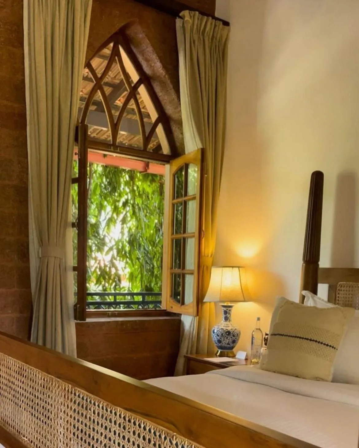 Bedroom, Bed in The Postcard Saligao