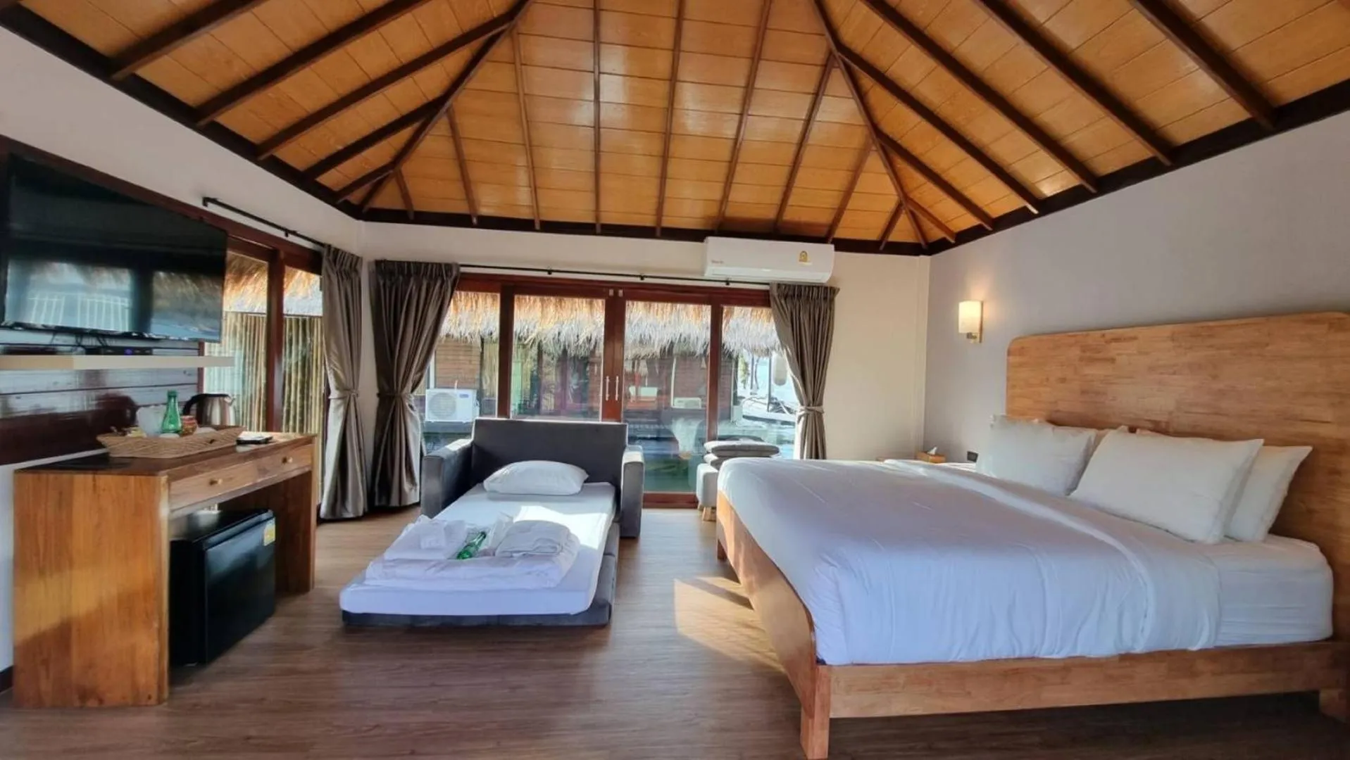 Bed in Ruknam Resort