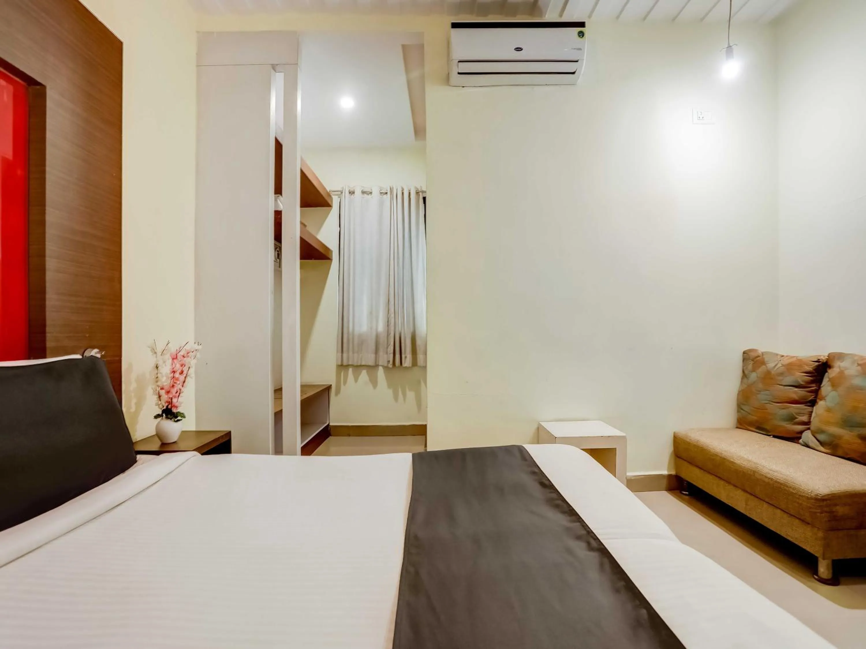 Bedroom, Bed in Collection O Grand Krishna