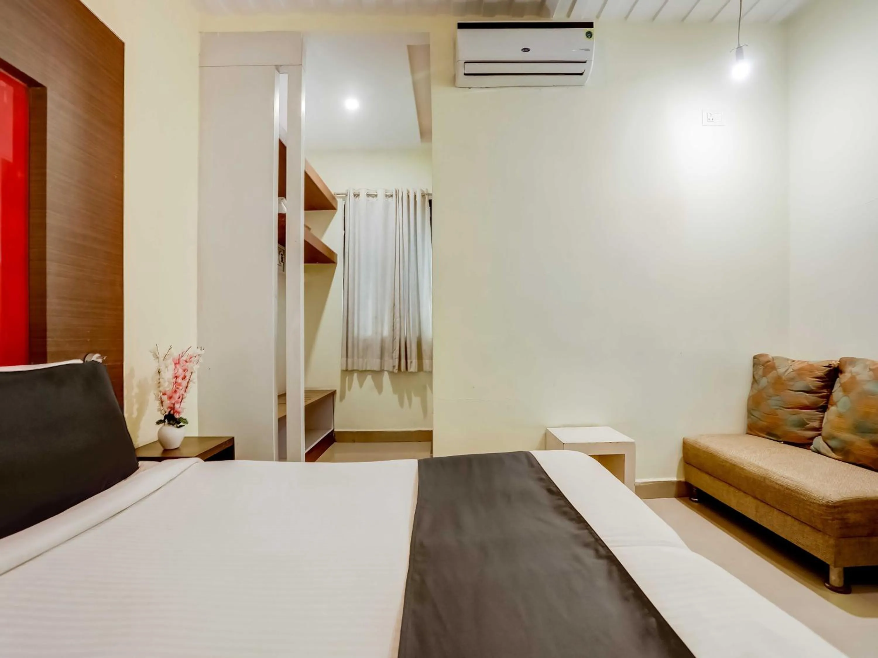 Bedroom, Bed in Collection O Grand Krishna