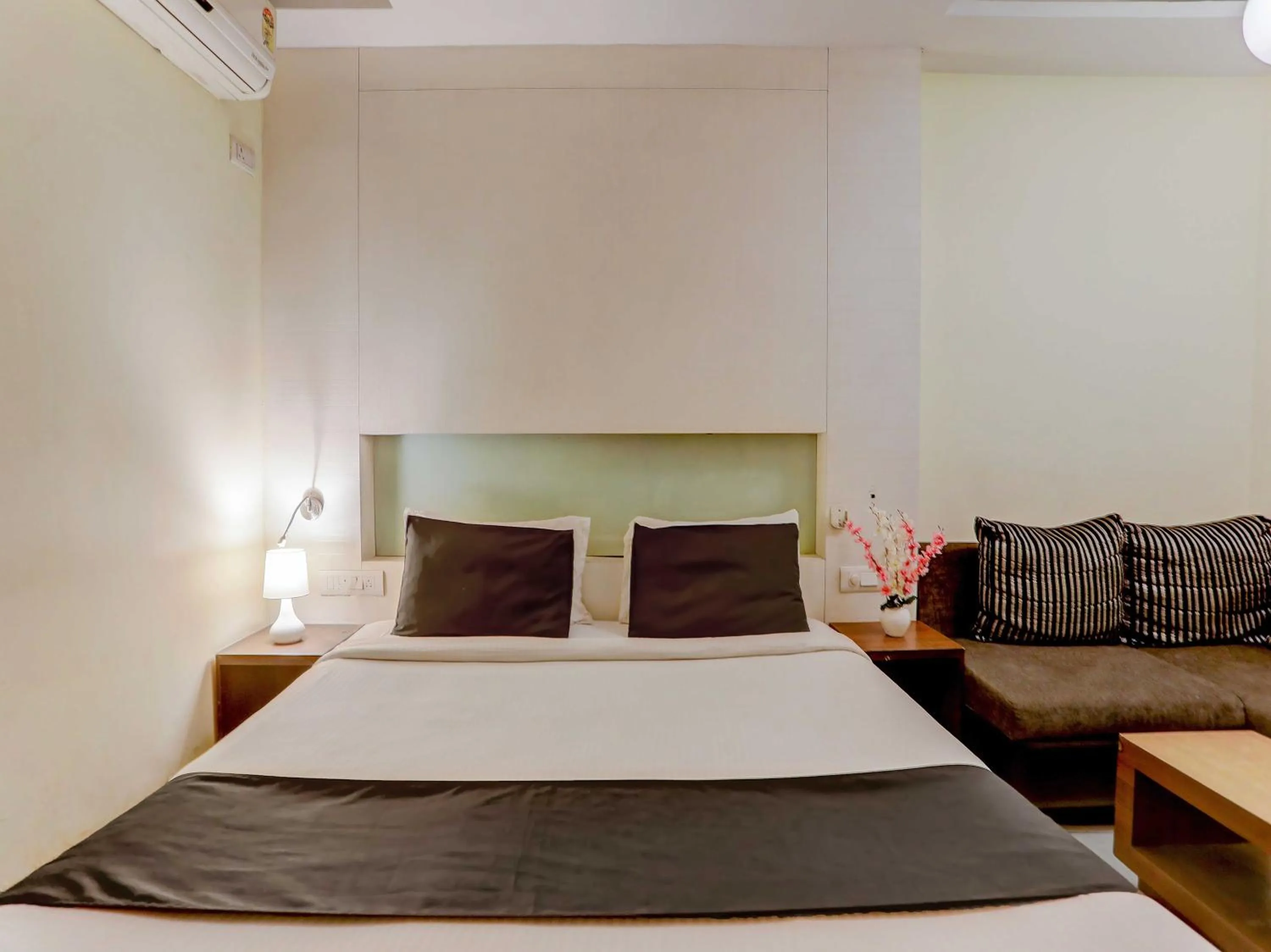 Bedroom, Bed in Collection O Grand Krishna