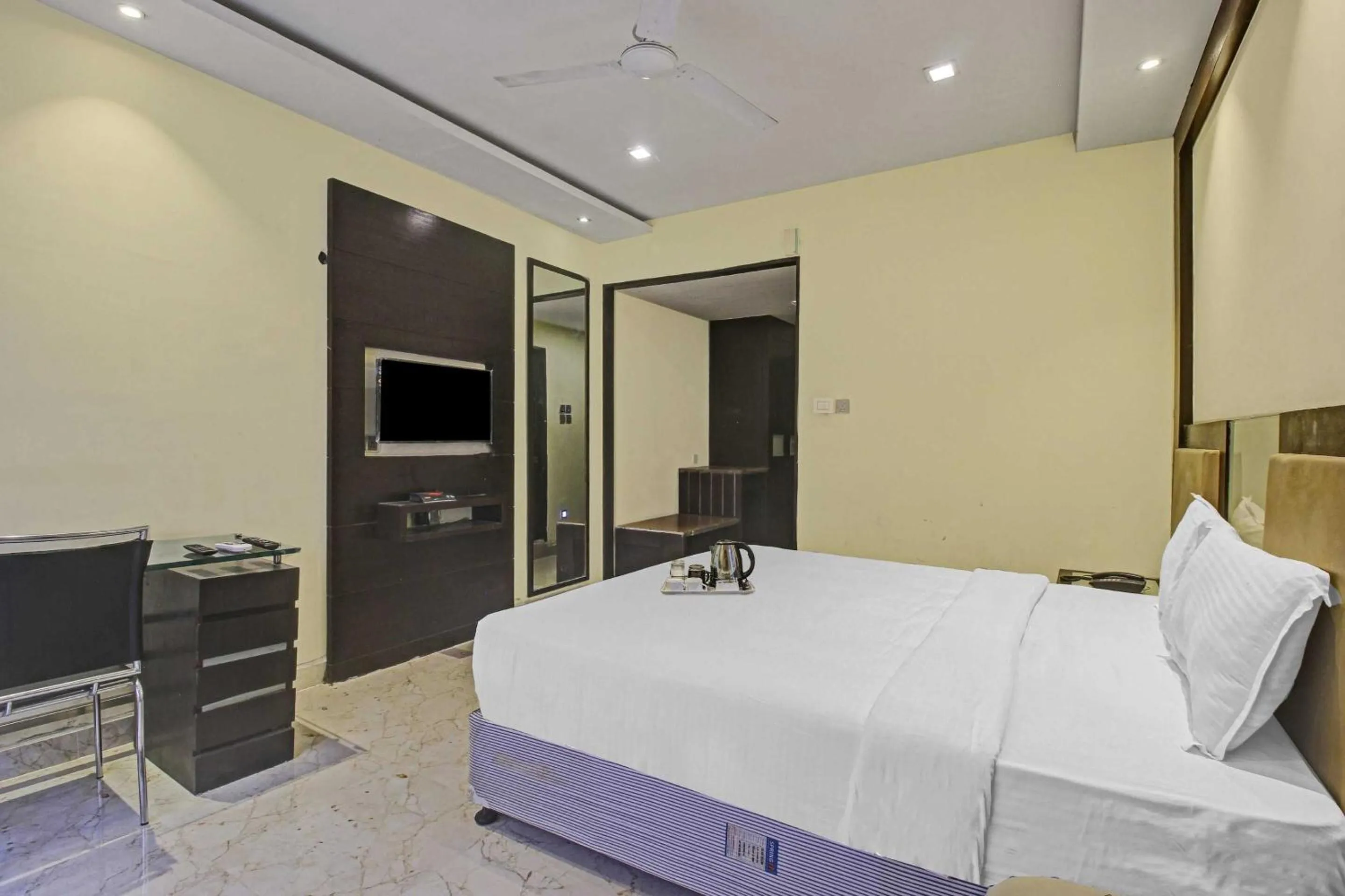 Bedroom, Bed in Collection O Grand Krishna