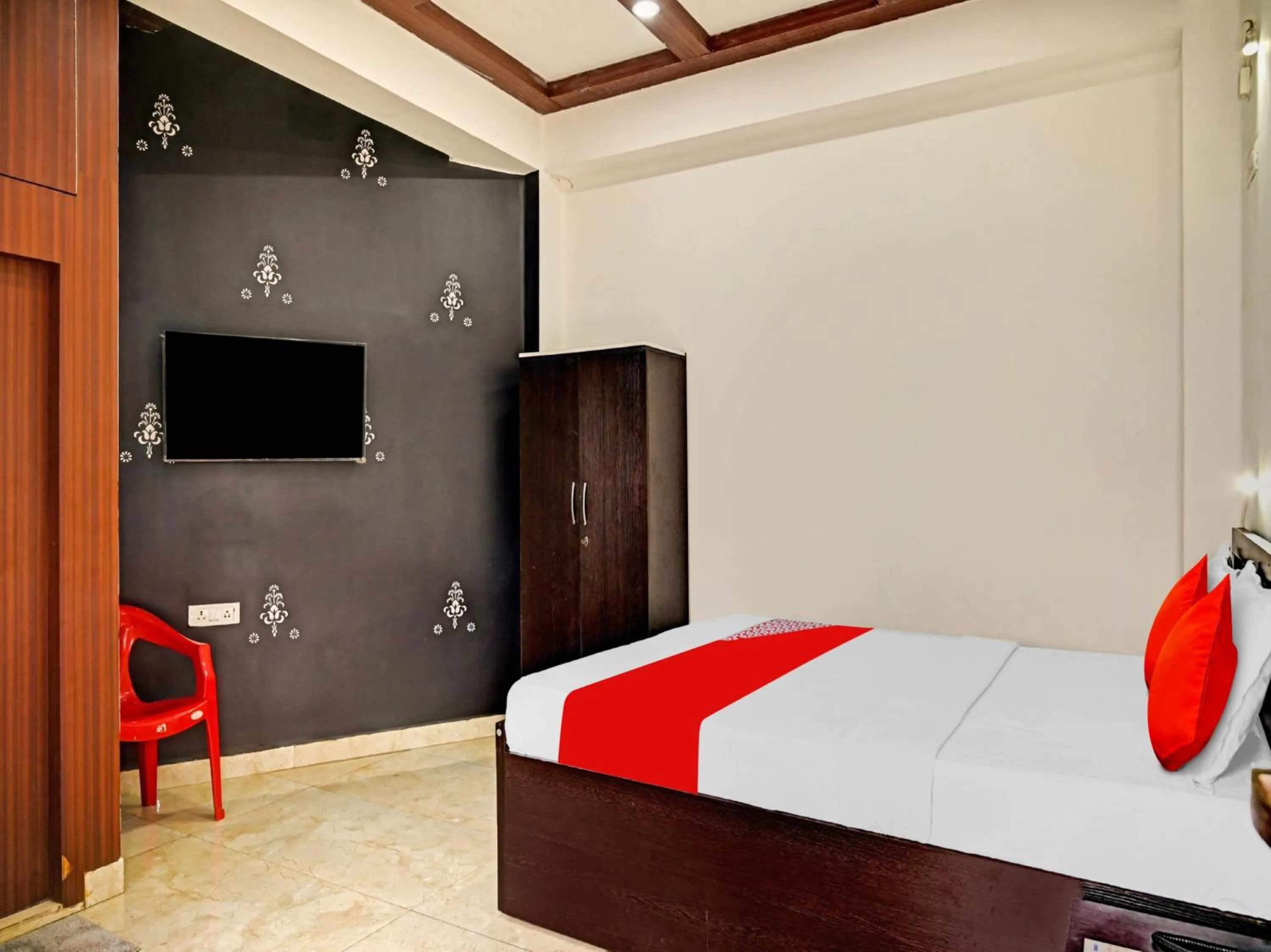 Facade/entrance, Bed in Hotel O LAXMI GUEST HOUSE JADAVPUR