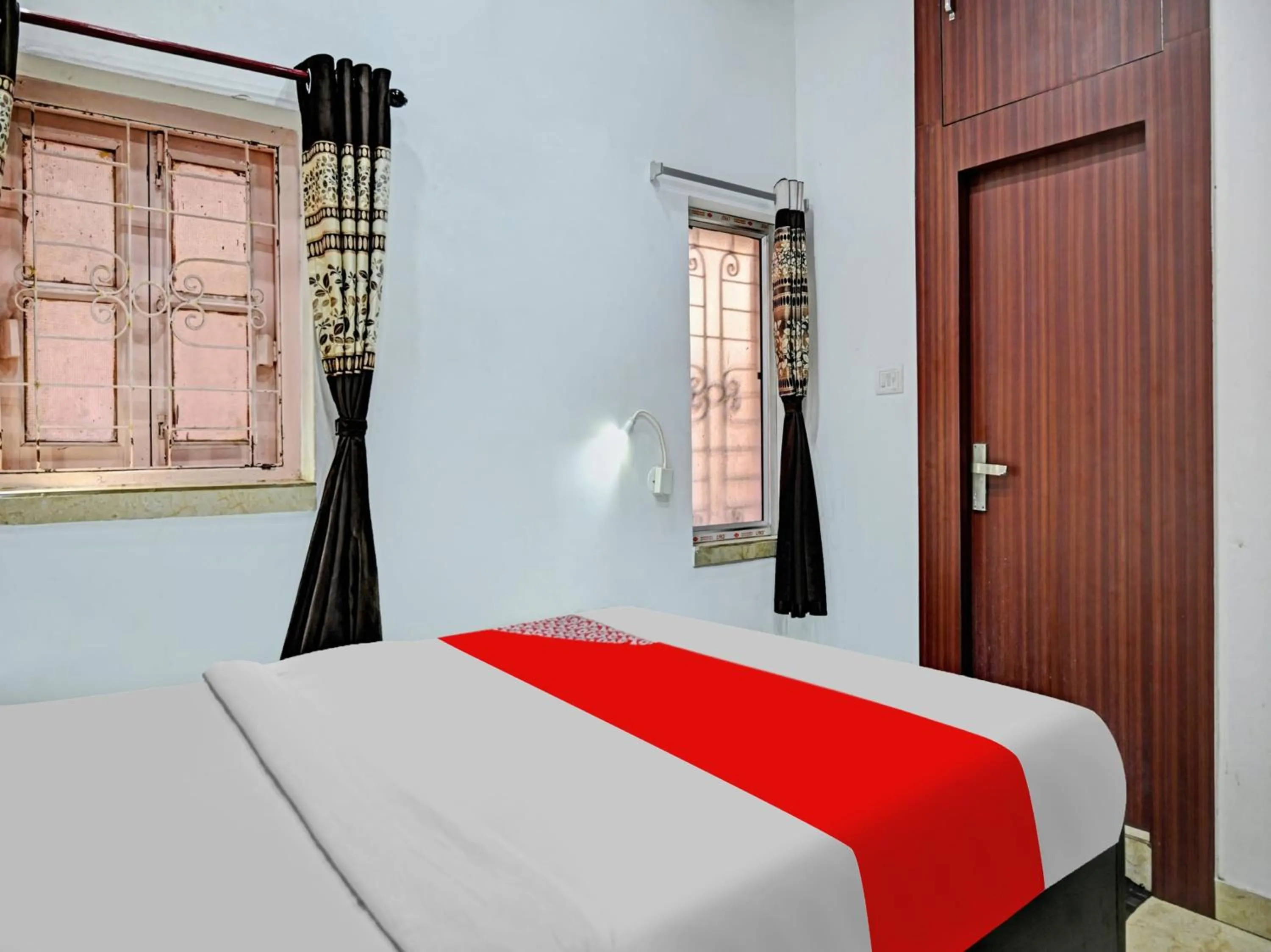 Bedroom, Bed in Hotel O LAXMI GUEST HOUSE JADAVPUR