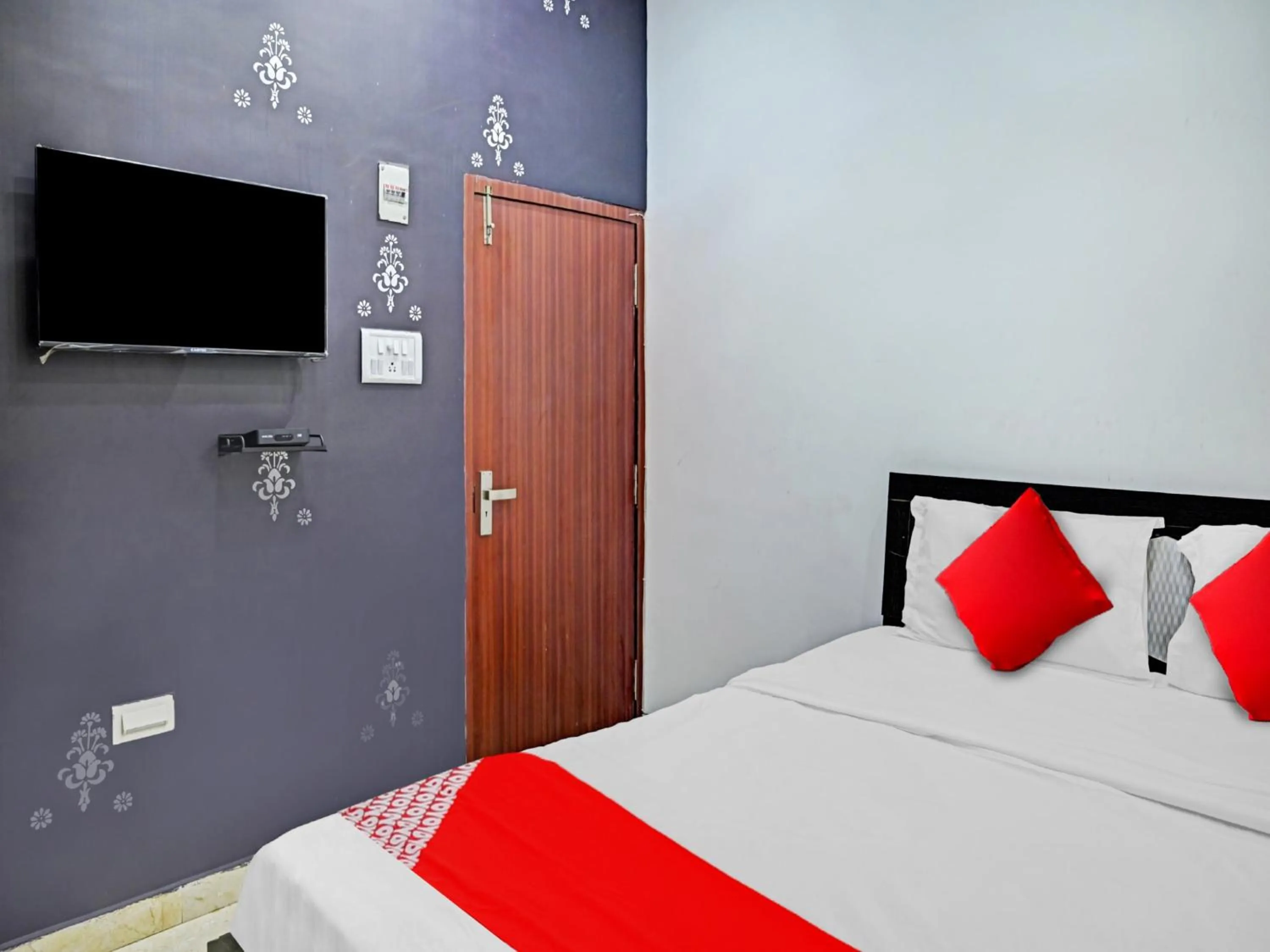 Lobby or reception, Bed in Hotel O LAXMI GUEST HOUSE JADAVPUR