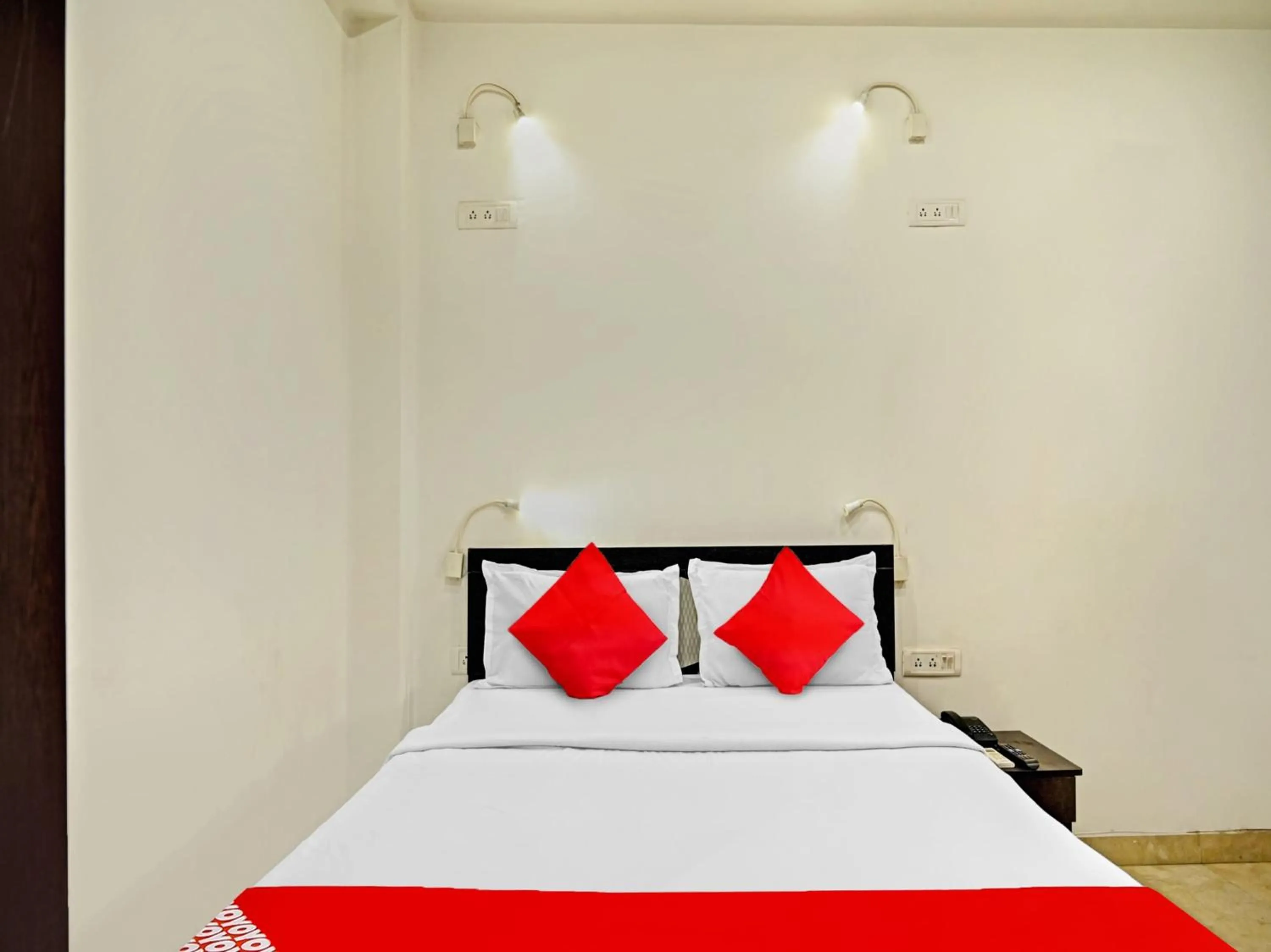 Bedroom, Bed in Hotel O LAXMI GUEST HOUSE JADAVPUR