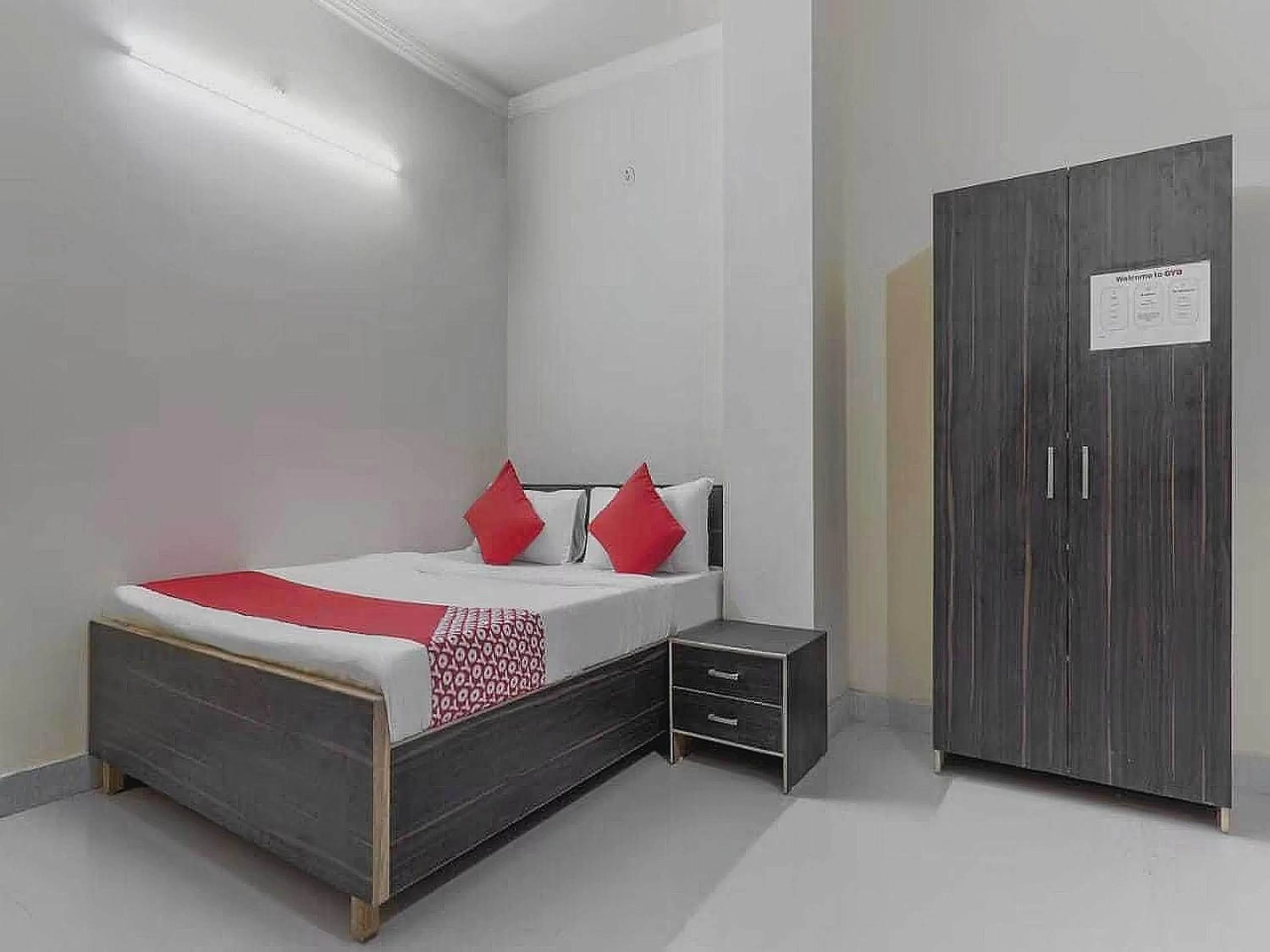 Bedroom in Hotel O The Knights Inn