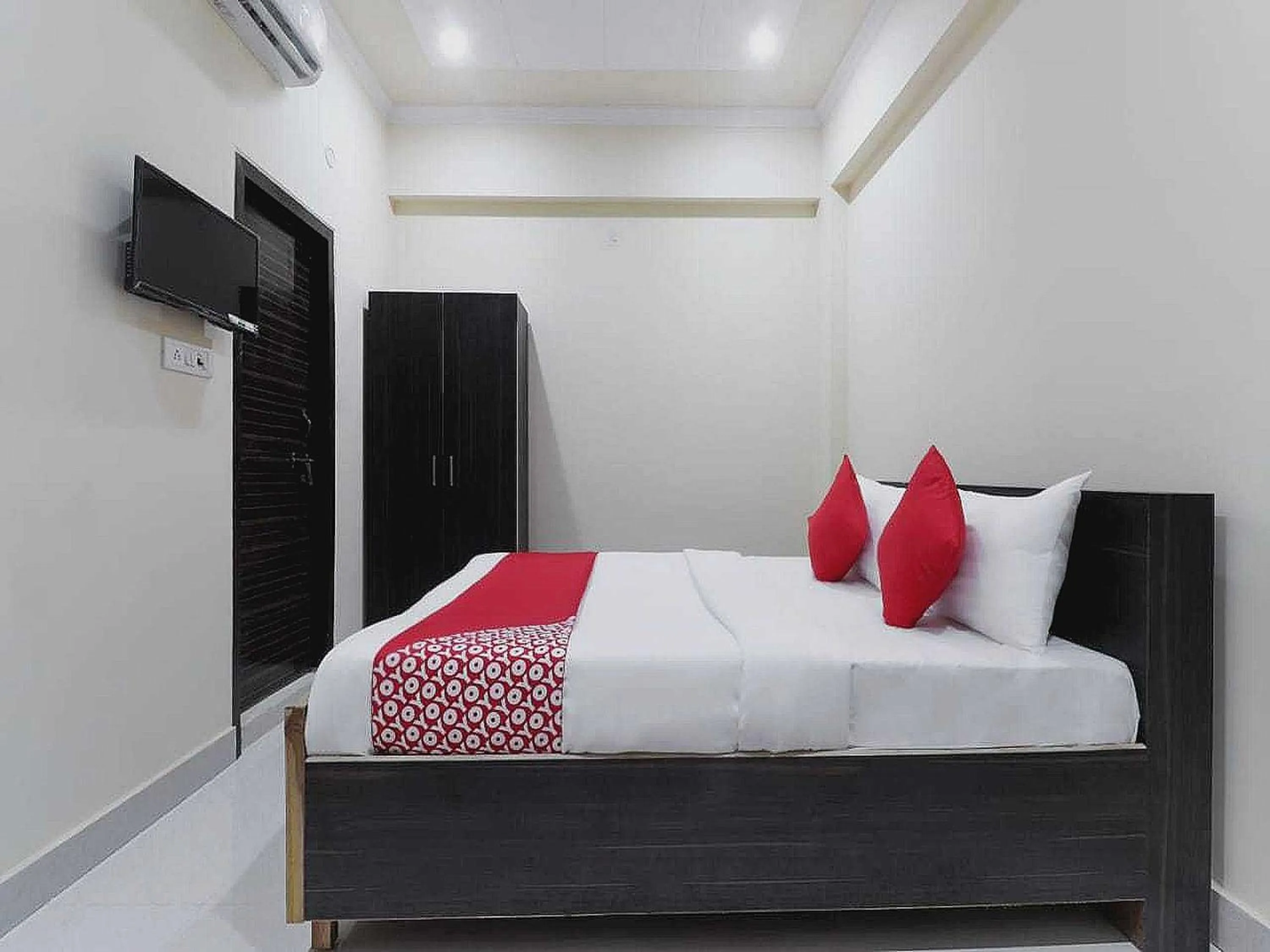 Bedroom in Hotel O The Knights Inn