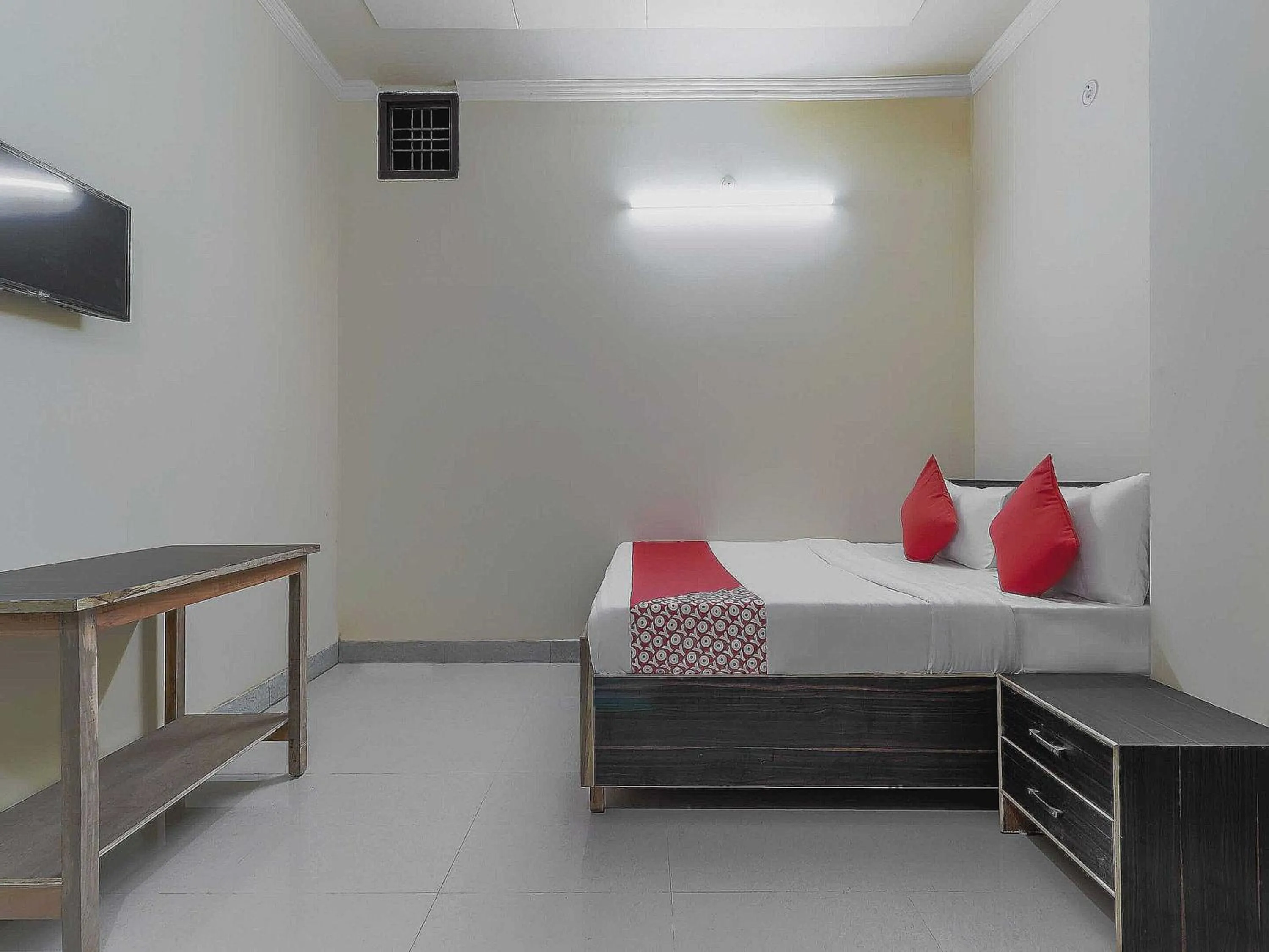 Bedroom in Hotel O The Knights Inn