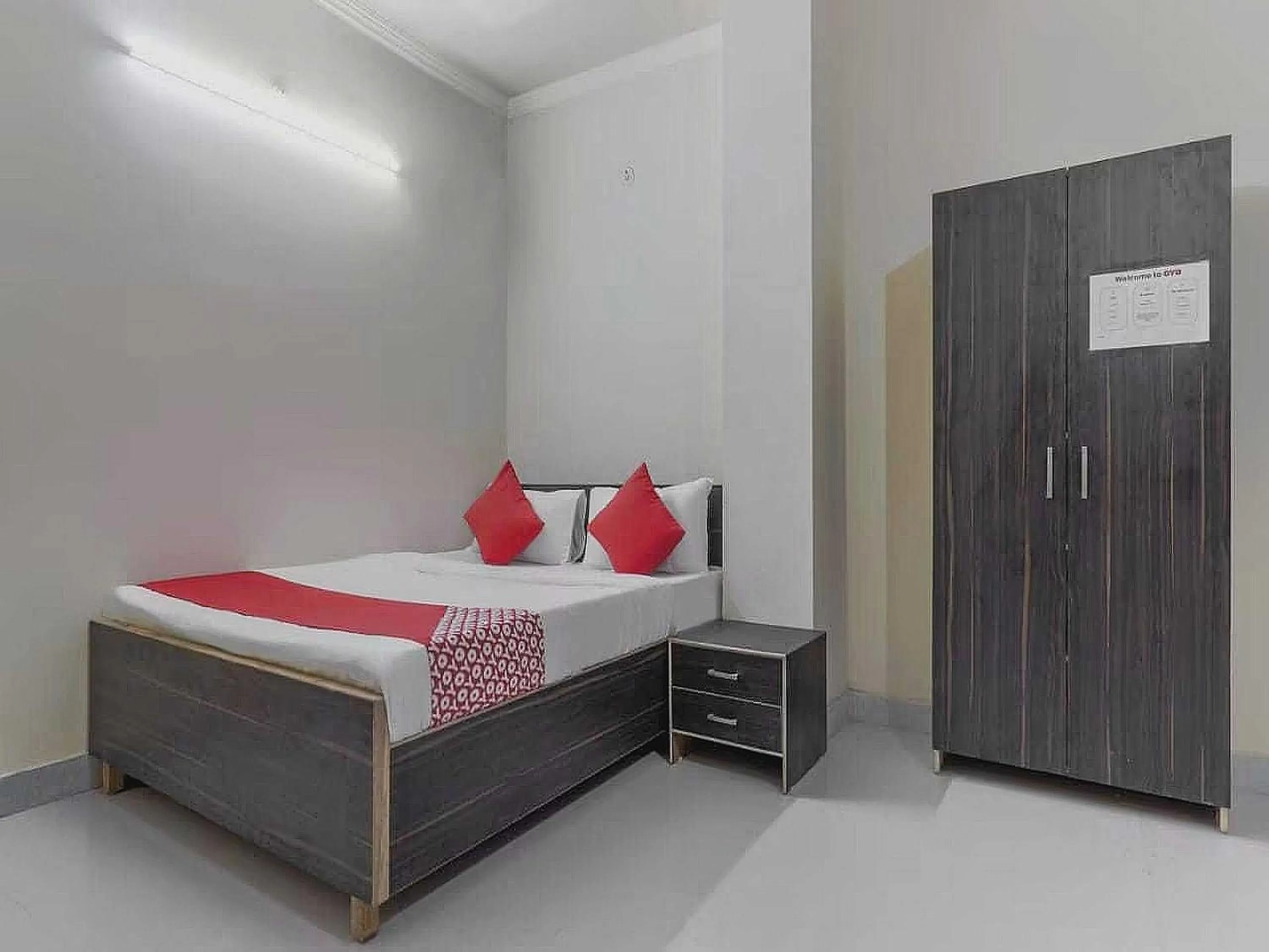 Bedroom in Hotel O The Knights Inn