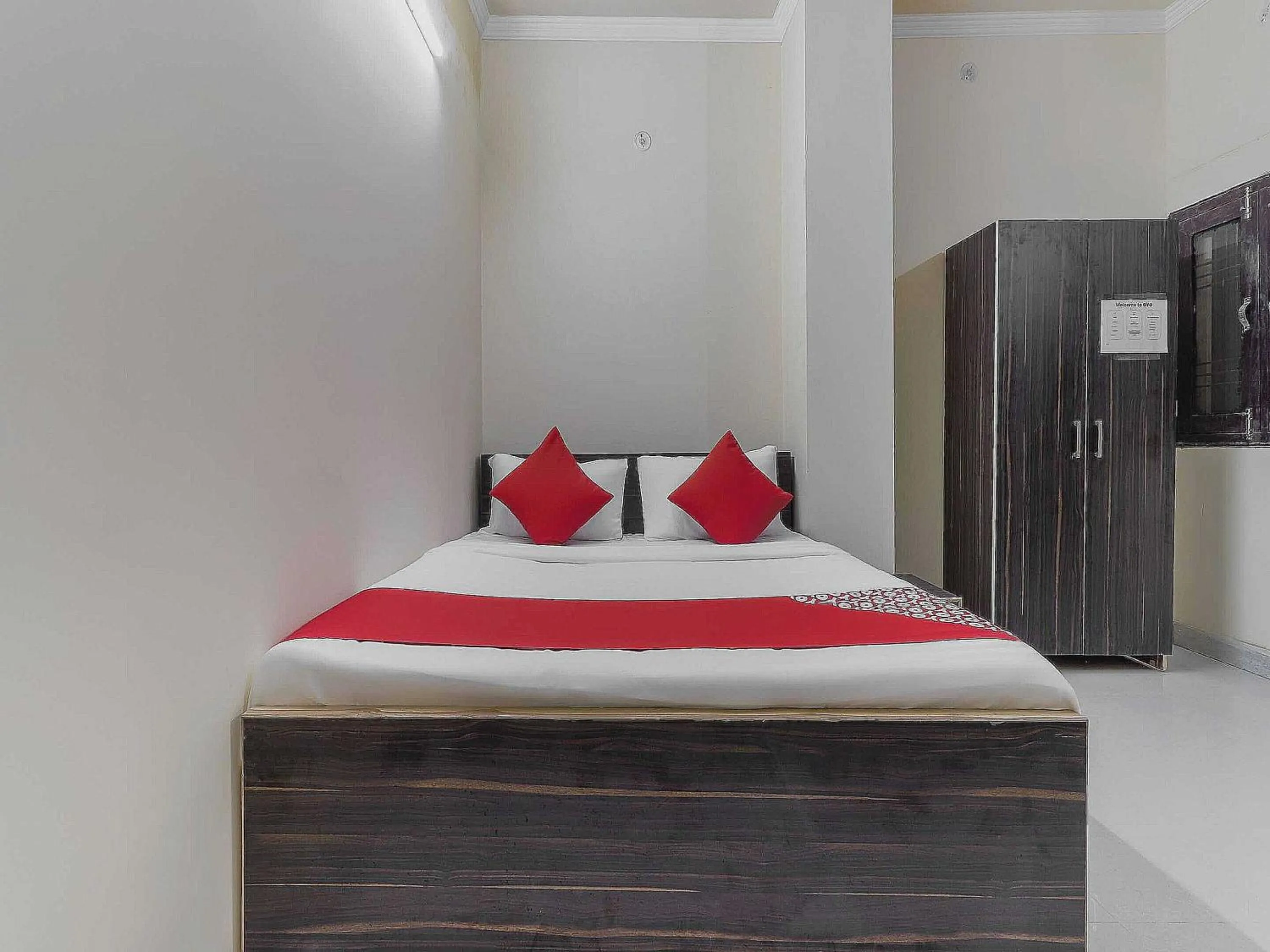 Bedroom in Hotel O The Knights Inn