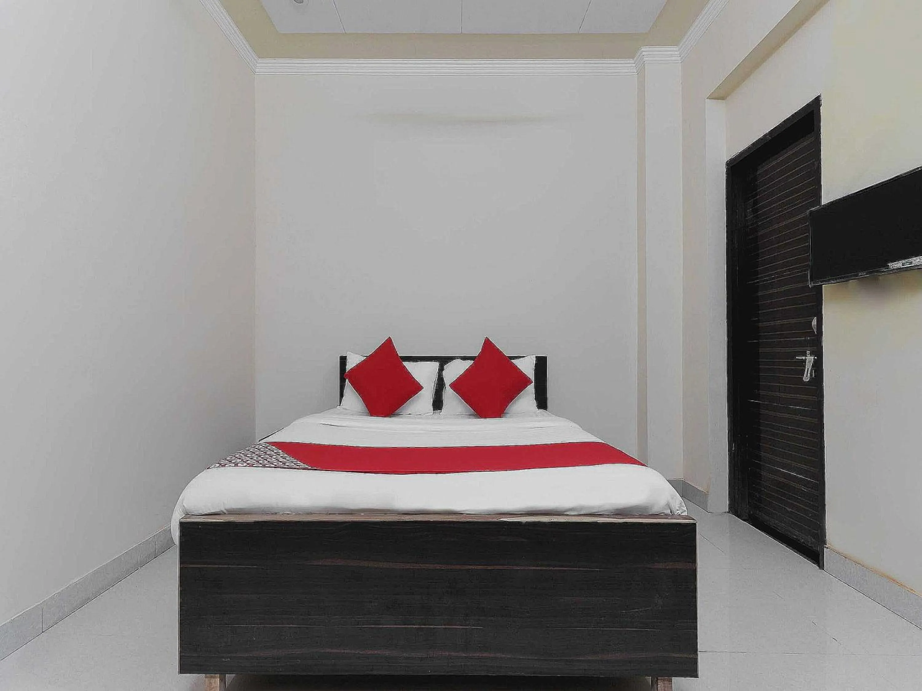 Bedroom in Hotel O The Knights Inn