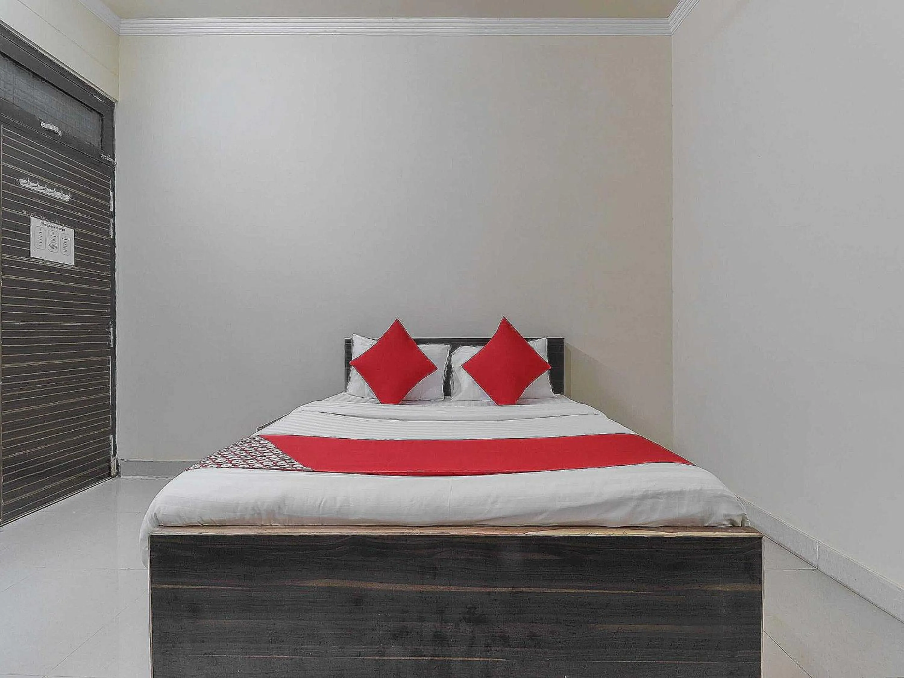 Bedroom in Hotel O The Knights Inn