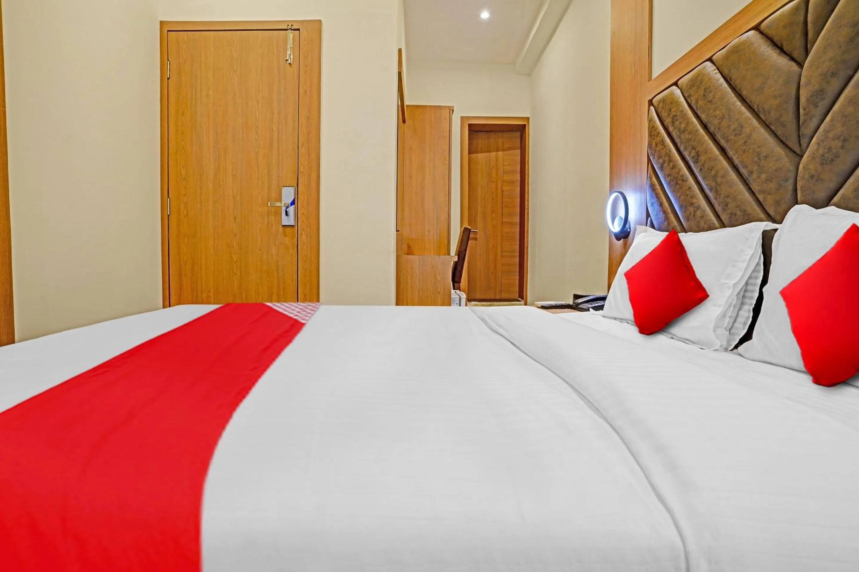 Bedroom, Bed in Super Hotel O Sunrise Suites