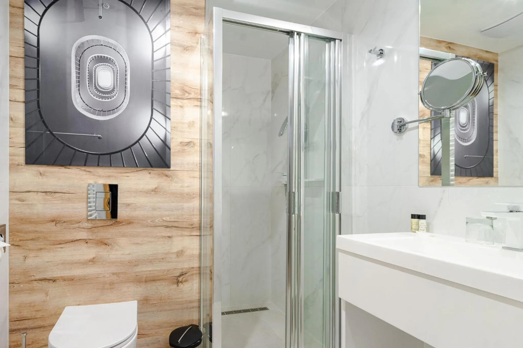 Shower in Onyx Luxury Budapest