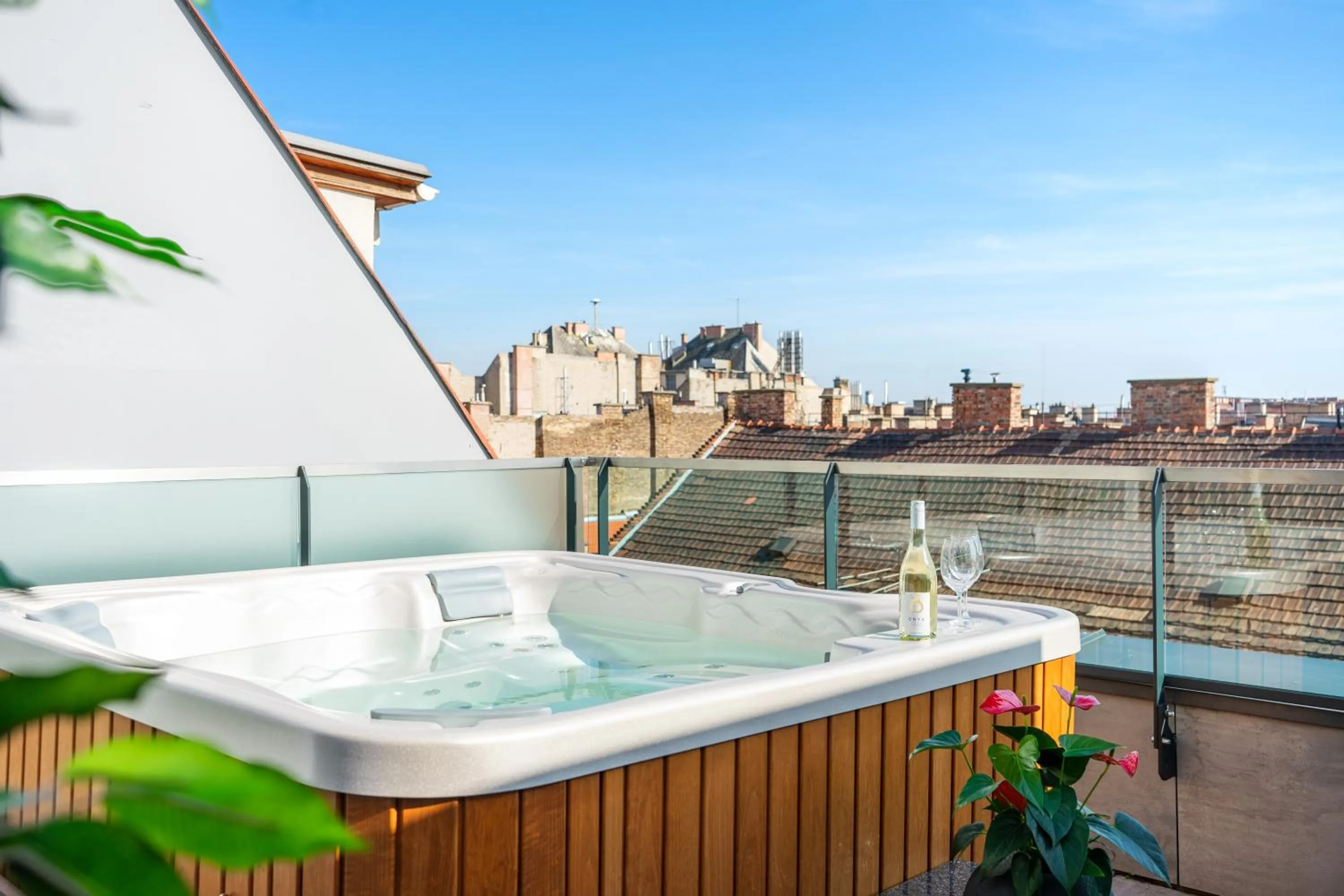 Hot Tub in Onyx Luxury Budapest