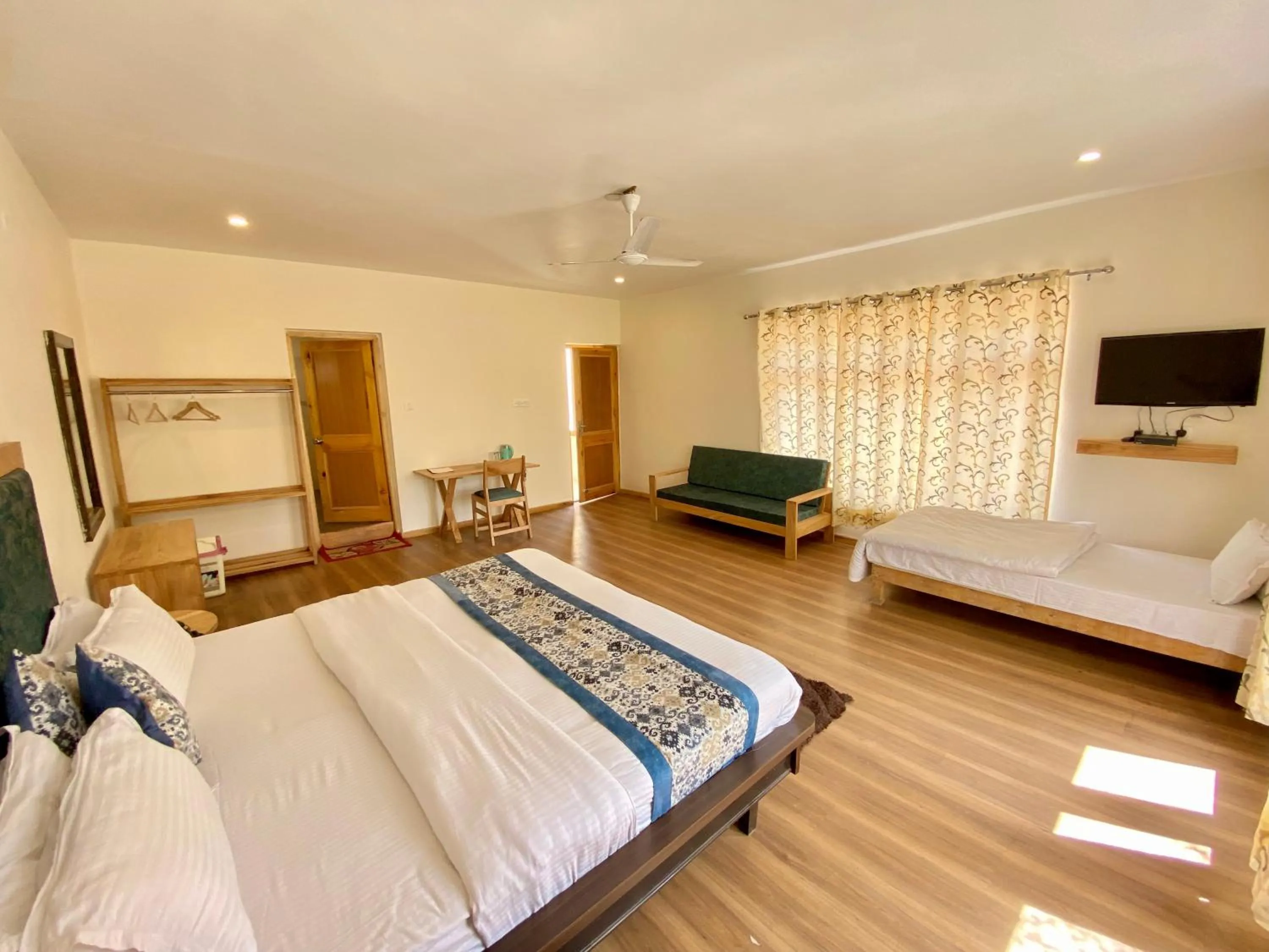 Bedroom, Bed in Hotel Palam Hills