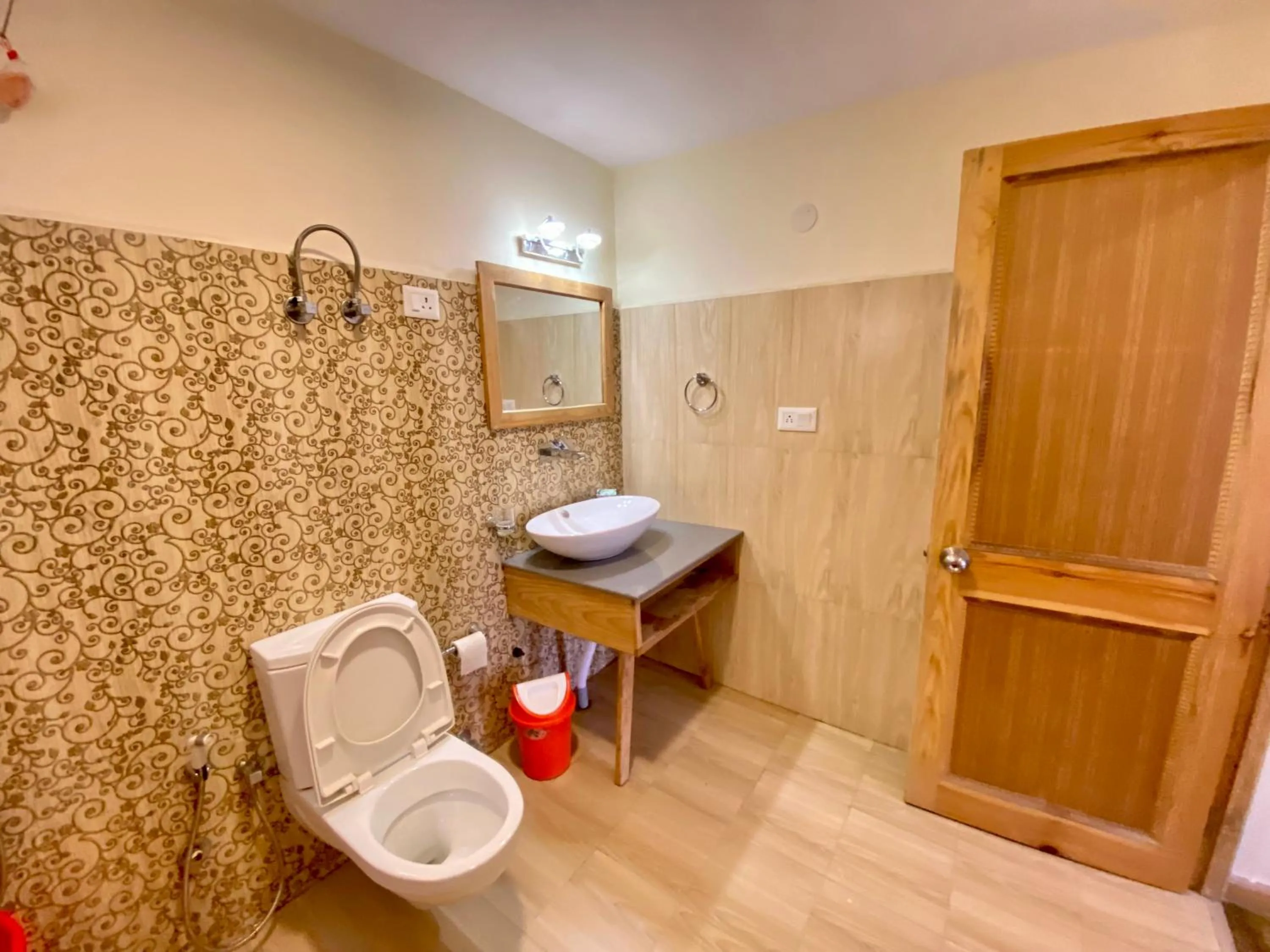 Shower in Hotel Palam Hills