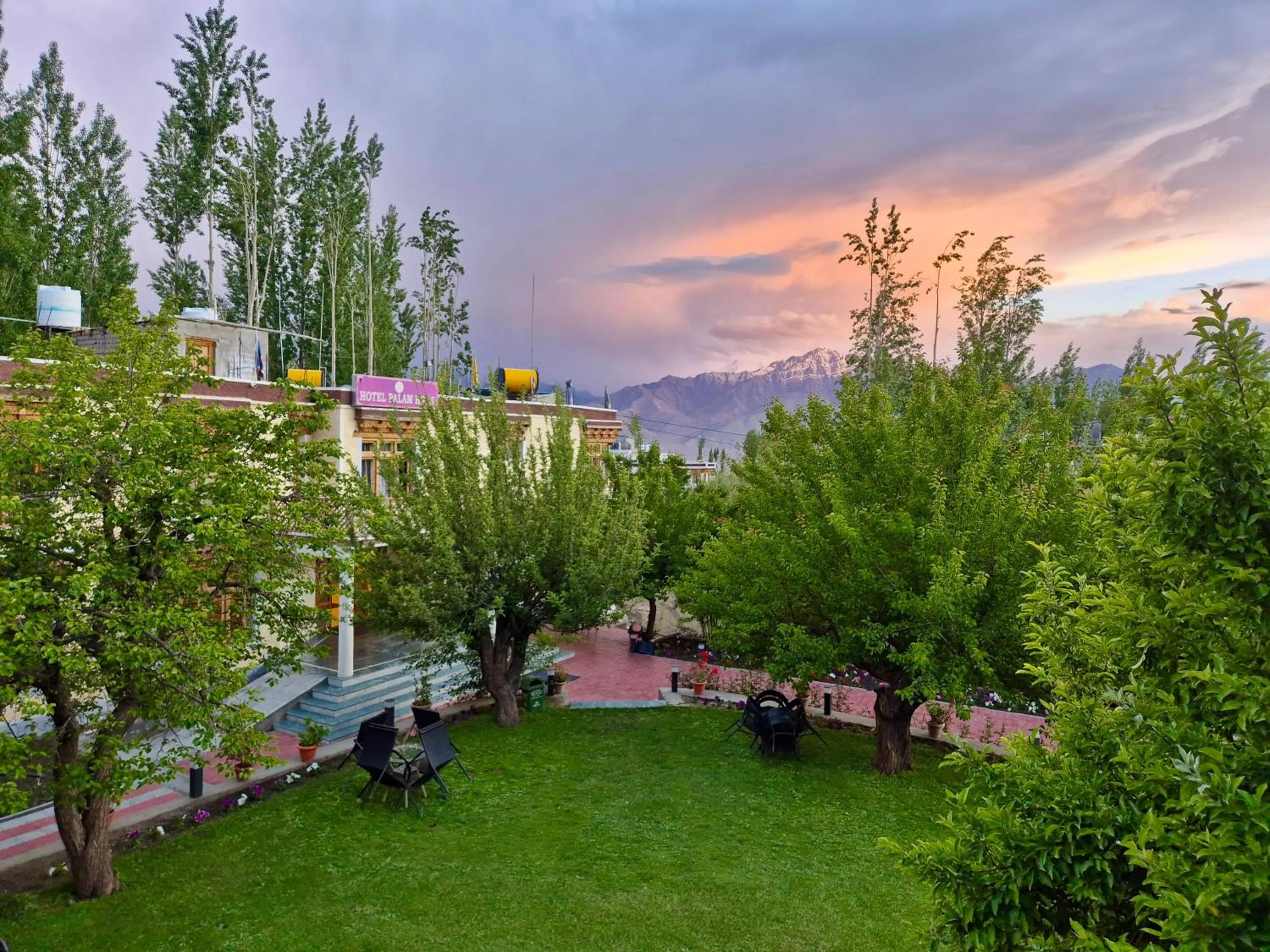 Garden in Hotel Palam Hills