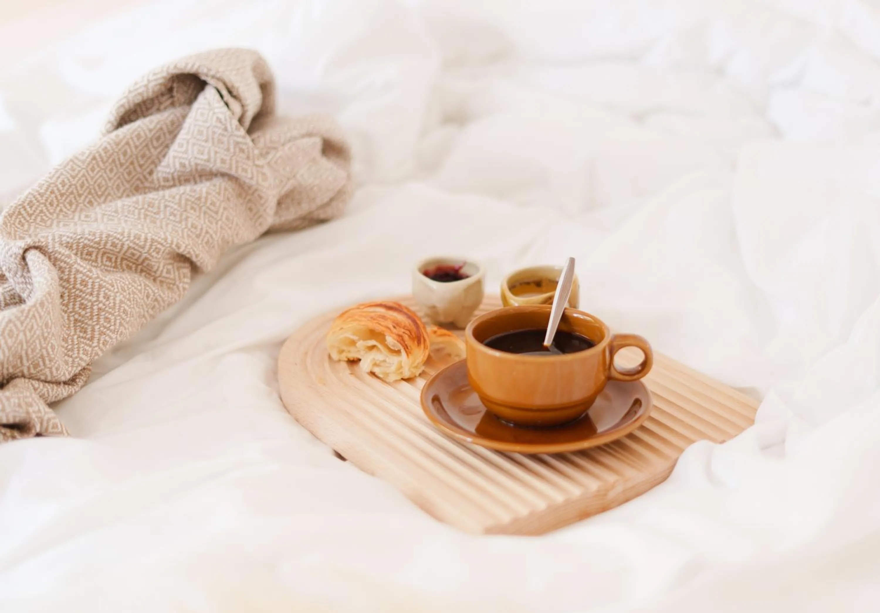 Coffee/tea facilities, Bed in Elephant Beach Club & Resort Samui