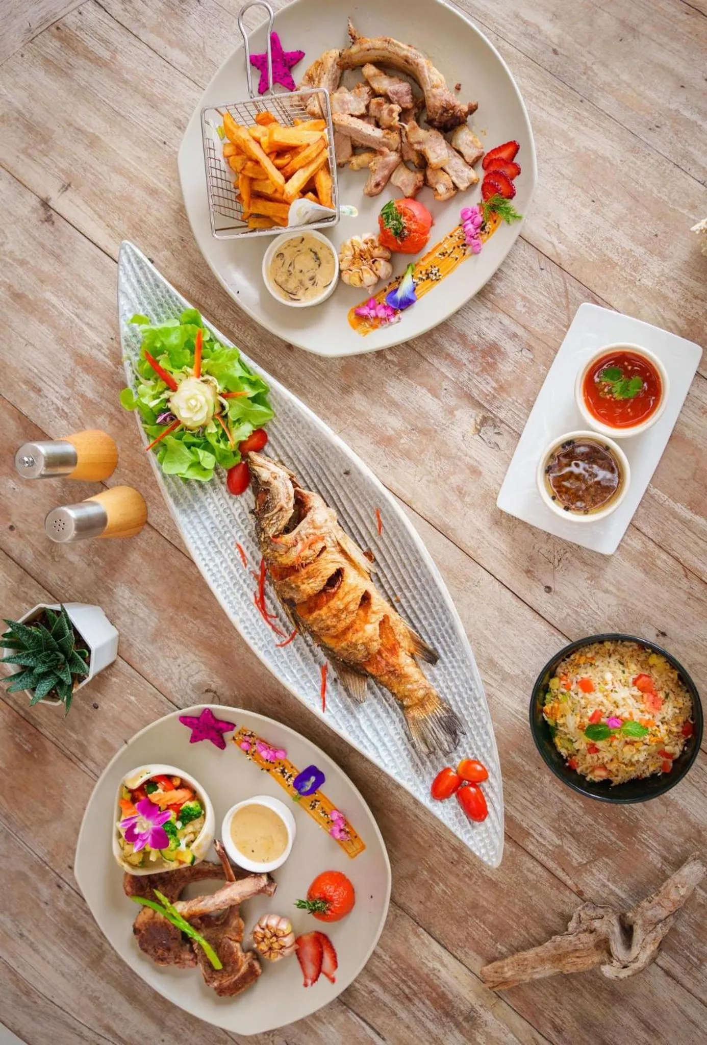 Food in Elephant Beach Club & Resort Samui