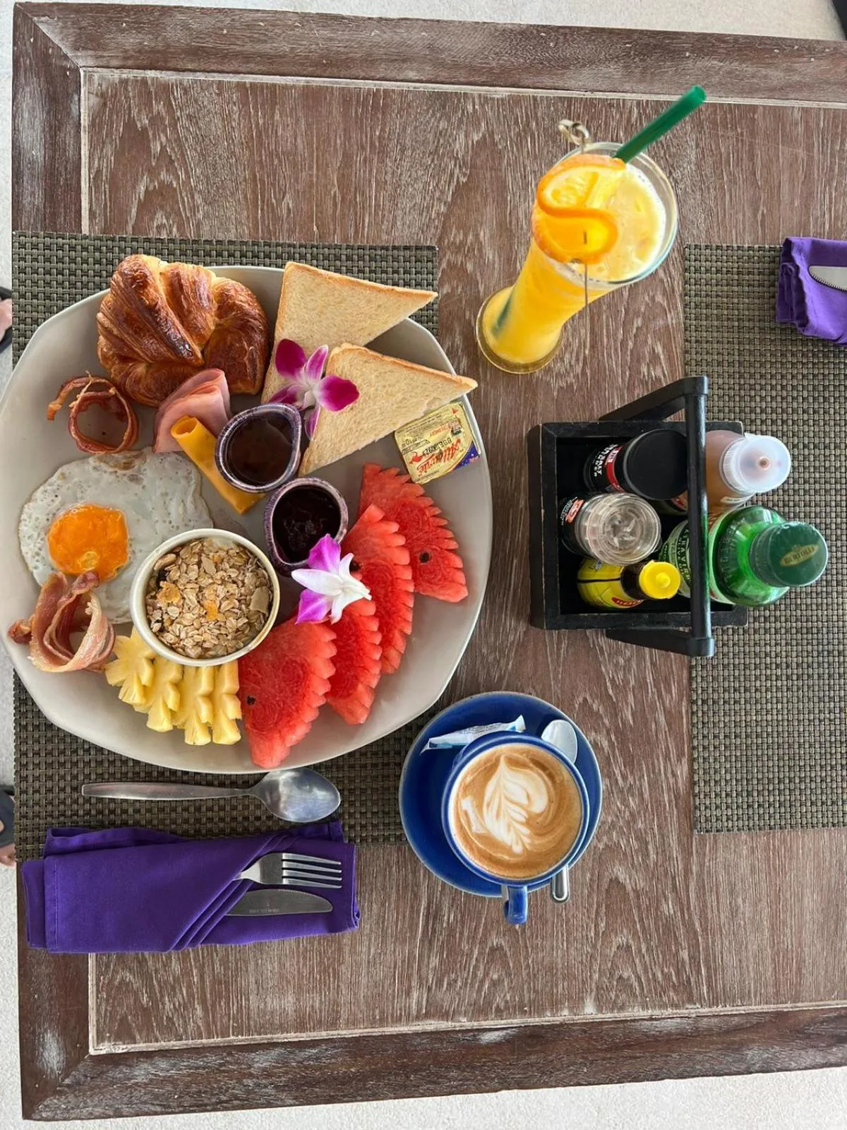 Restaurant/places to eat in Elephant Beach Club & Resort Samui