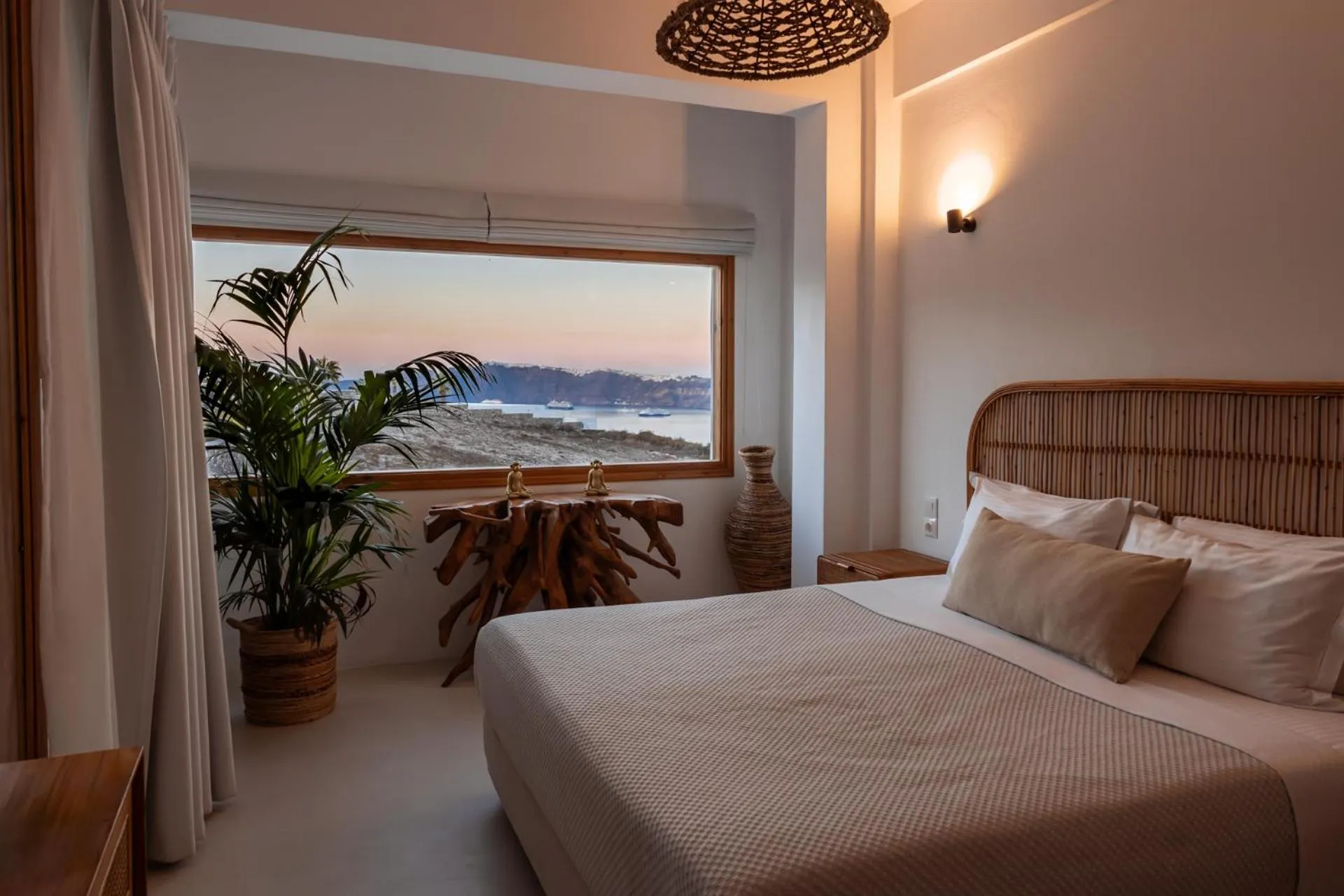 View (from property/room), Bed in Divino Caldera