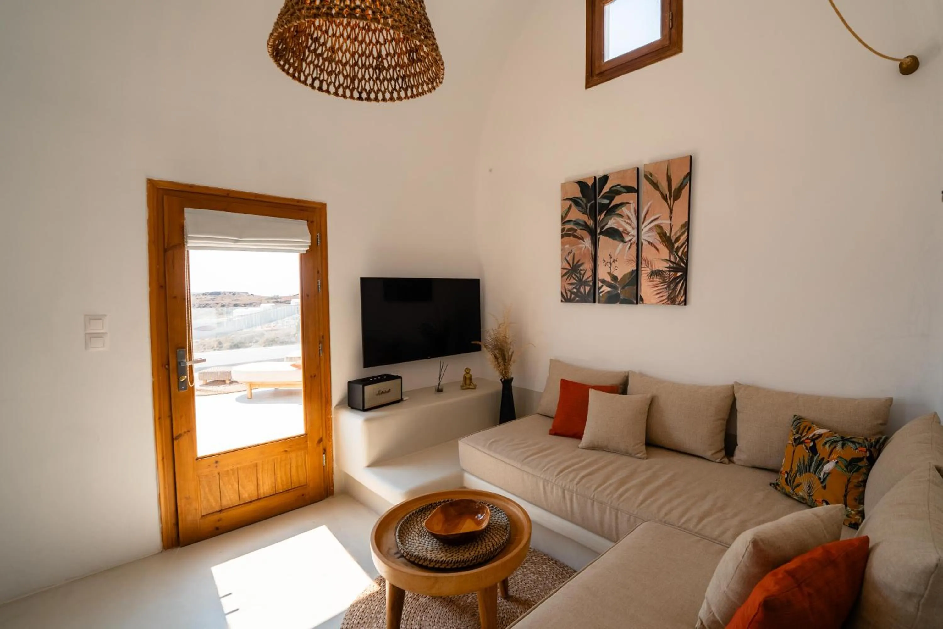 TV and multimedia in Divino Caldera