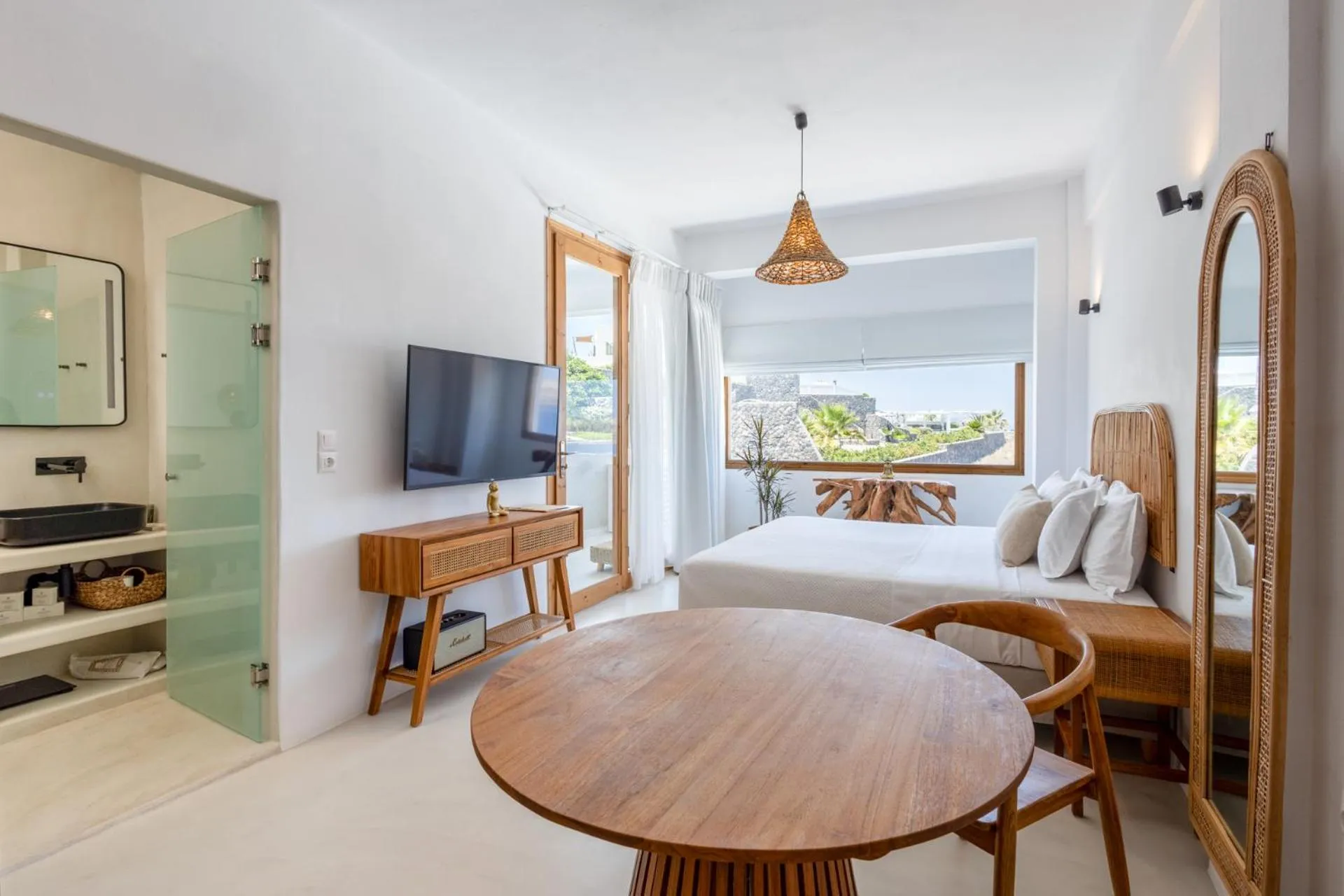 TV and multimedia in Divino Caldera