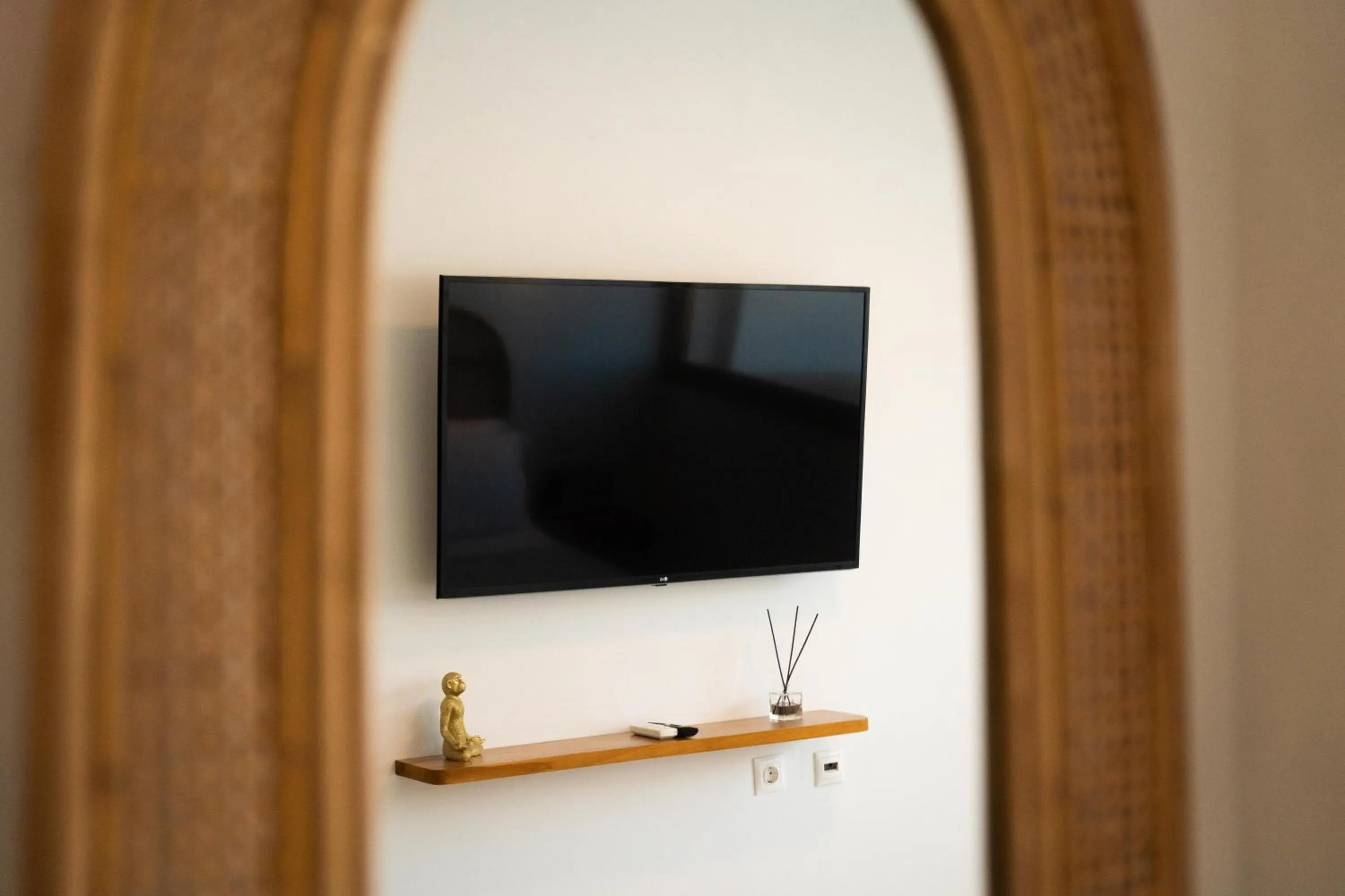 TV and multimedia in Divino Caldera