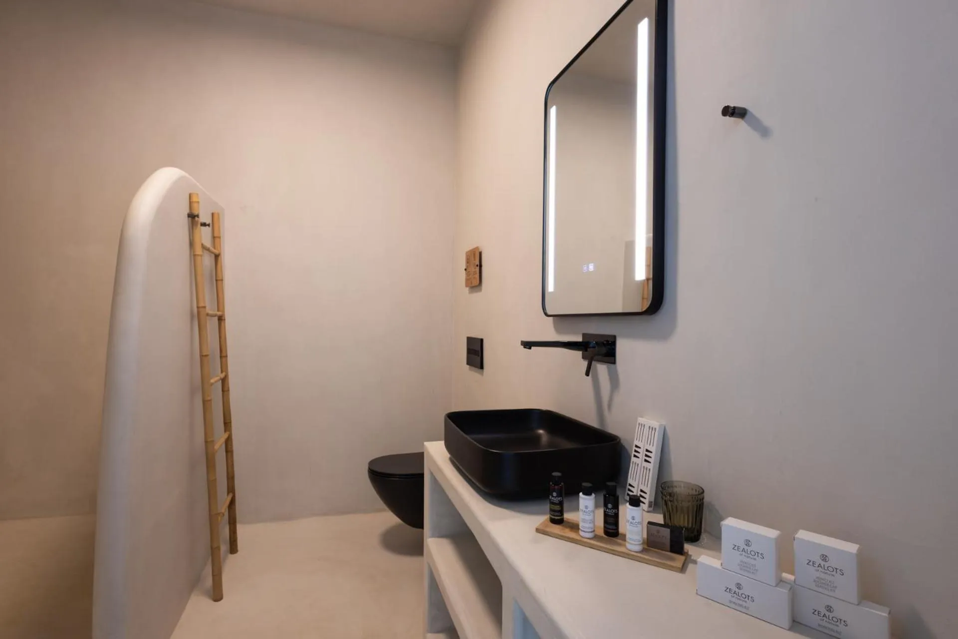 Bathroom in Divino Caldera