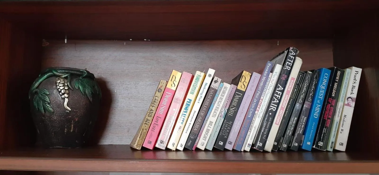 Library in Singgah Macanan