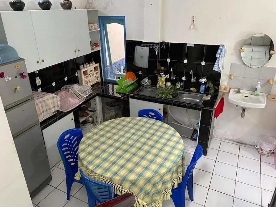 Kitchen or kitchenette in Singgah Macanan