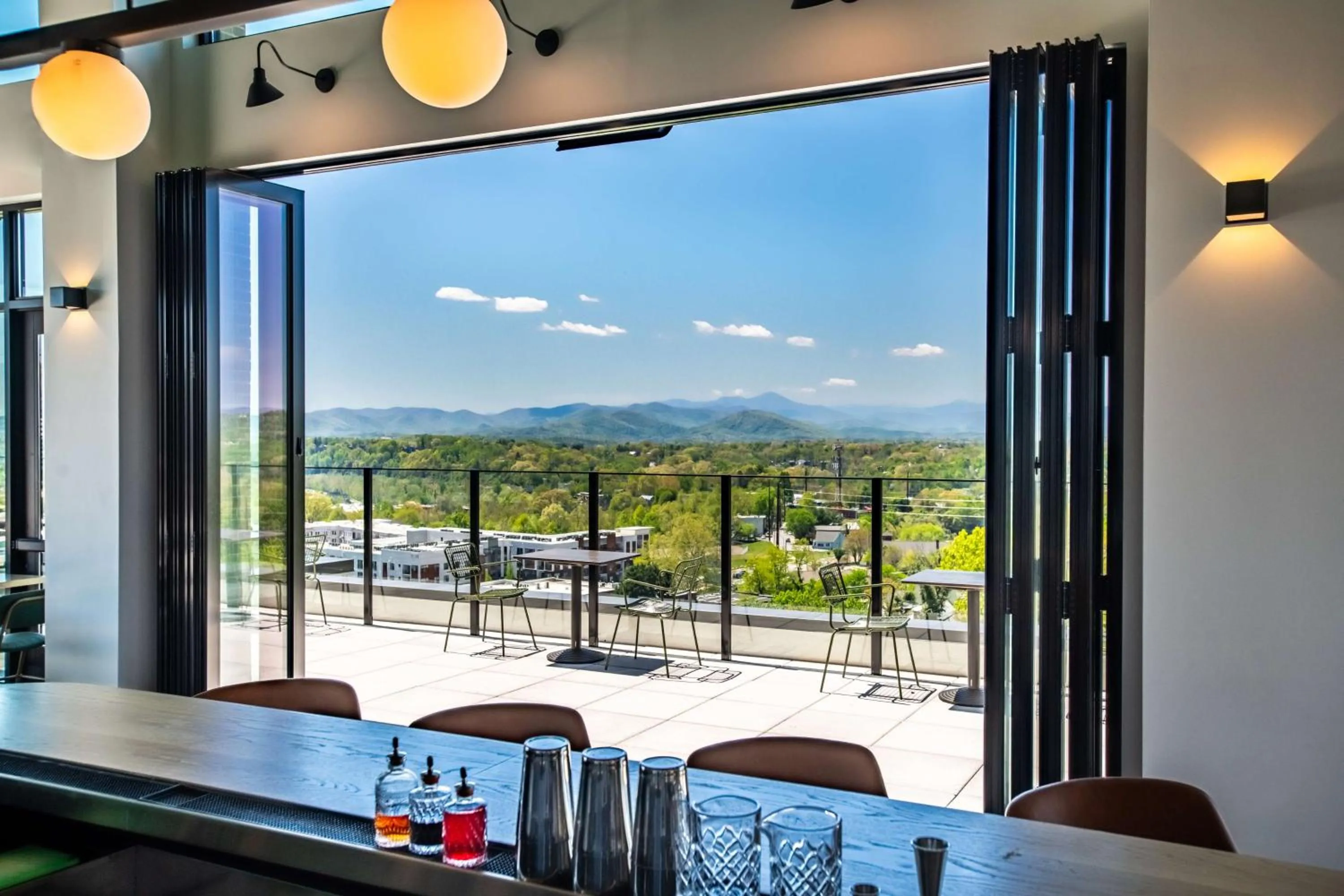 Restaurant/places to eat in Embassy Suites By Hilton Asheville Downtown