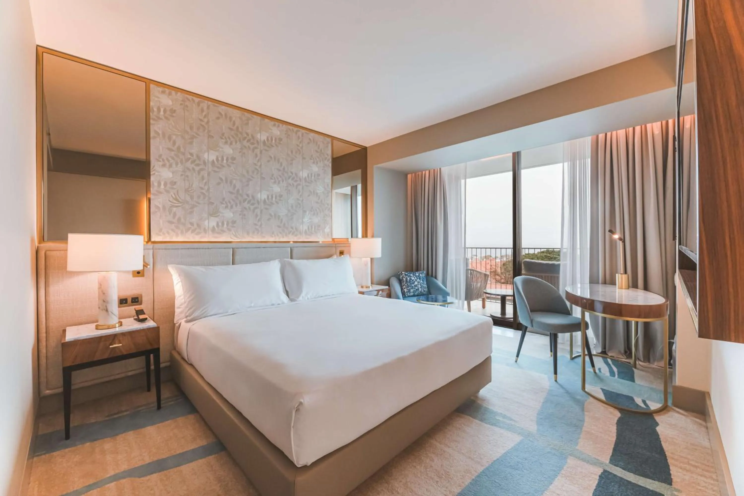 Bed in Legacy Hotel Cascais, Curio Collection By Hilton