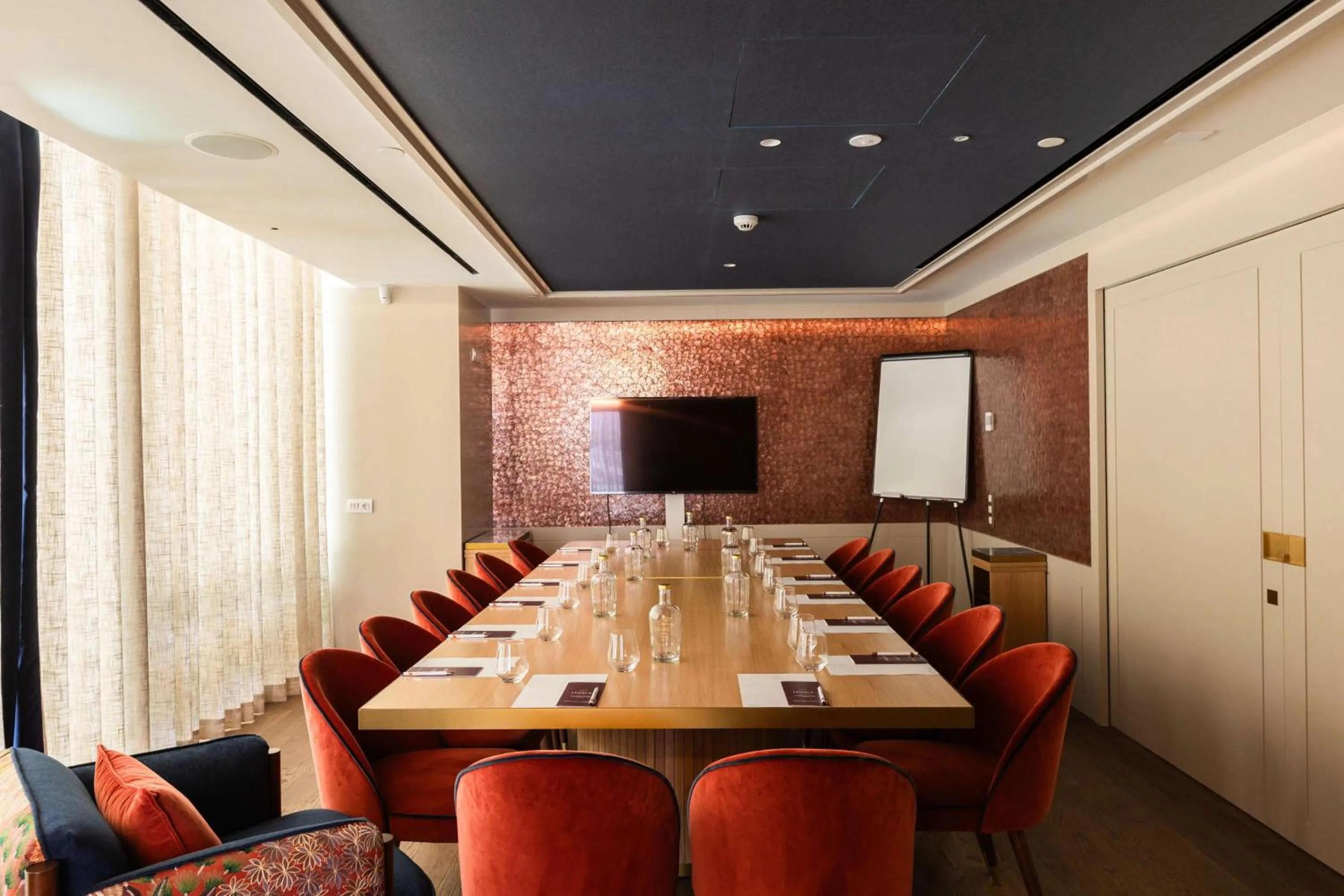 Dining area in Legacy Hotel Cascais, Curio Collection By Hilton