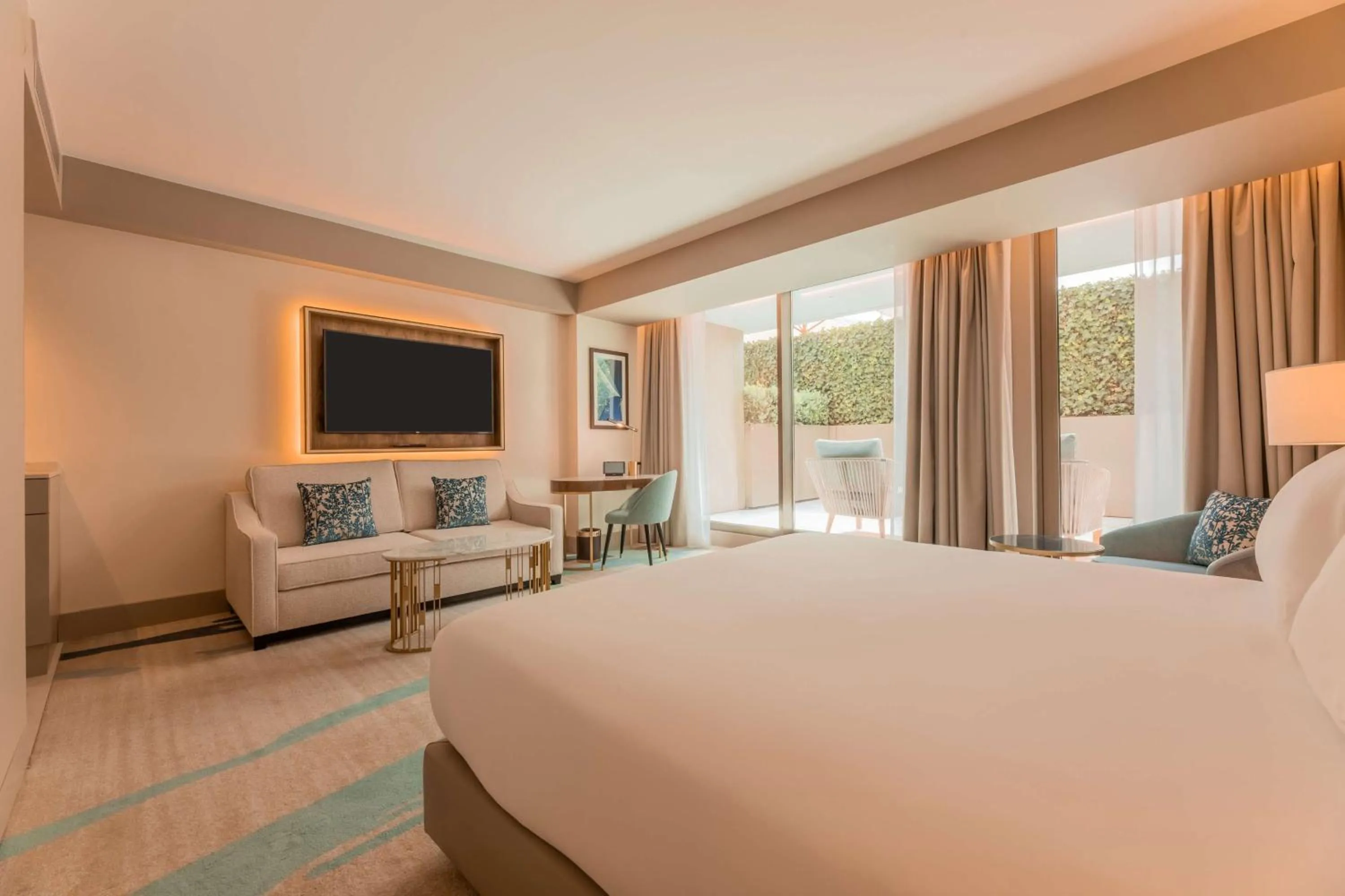 Bed in Legacy Hotel Cascais, Curio Collection By Hilton