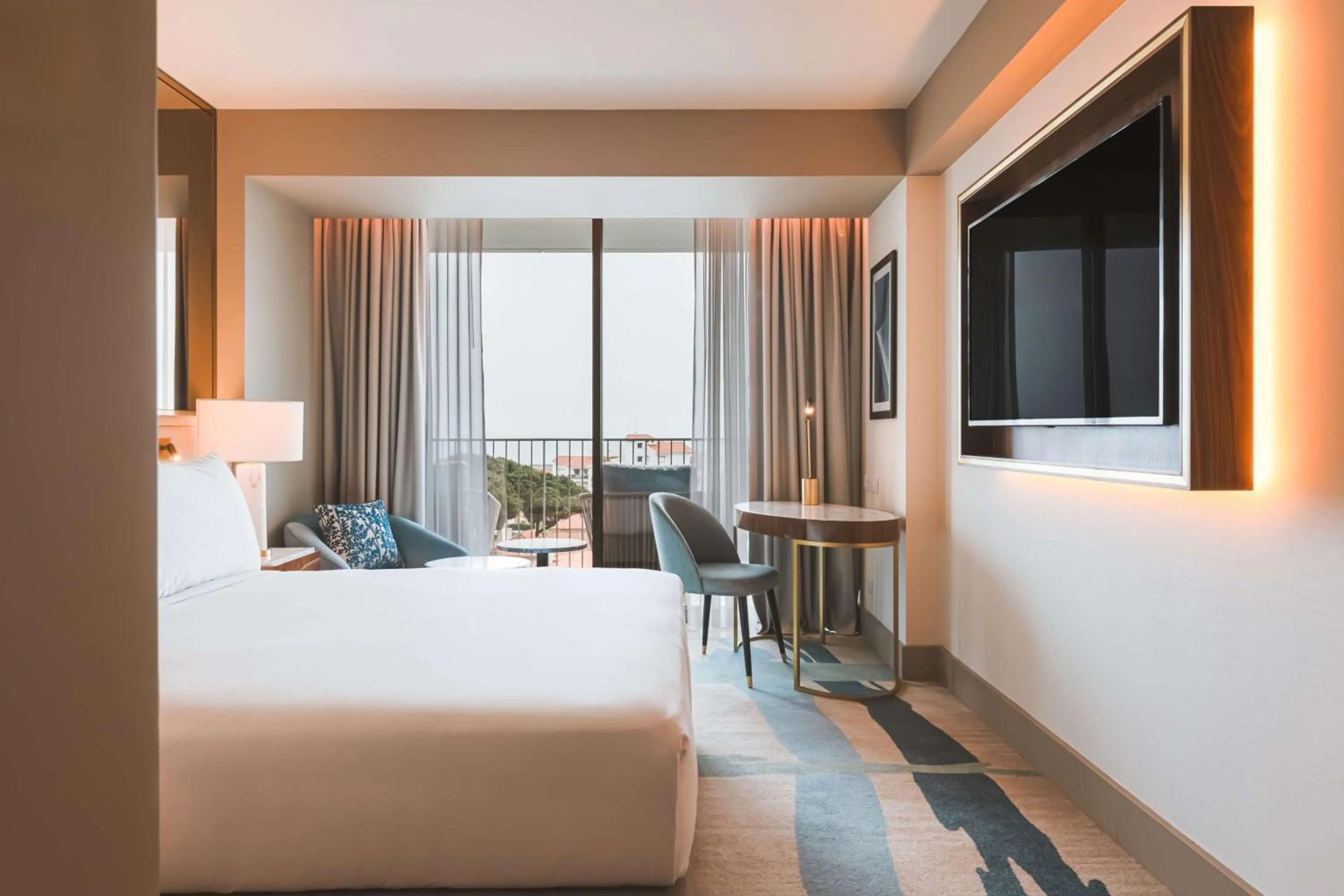 Bed in Legacy Hotel Cascais, Curio Collection By Hilton