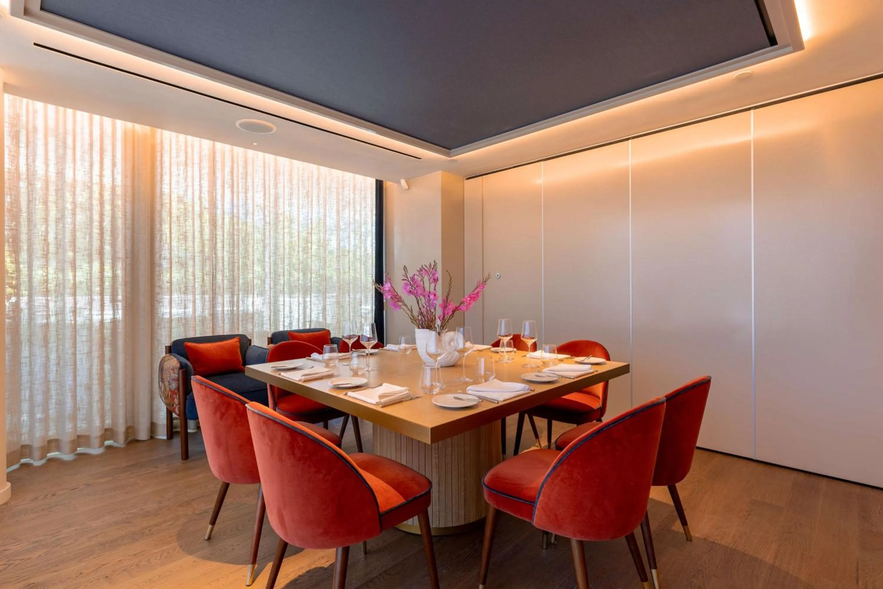 Dining area in Legacy Hotel Cascais, Curio Collection By Hilton