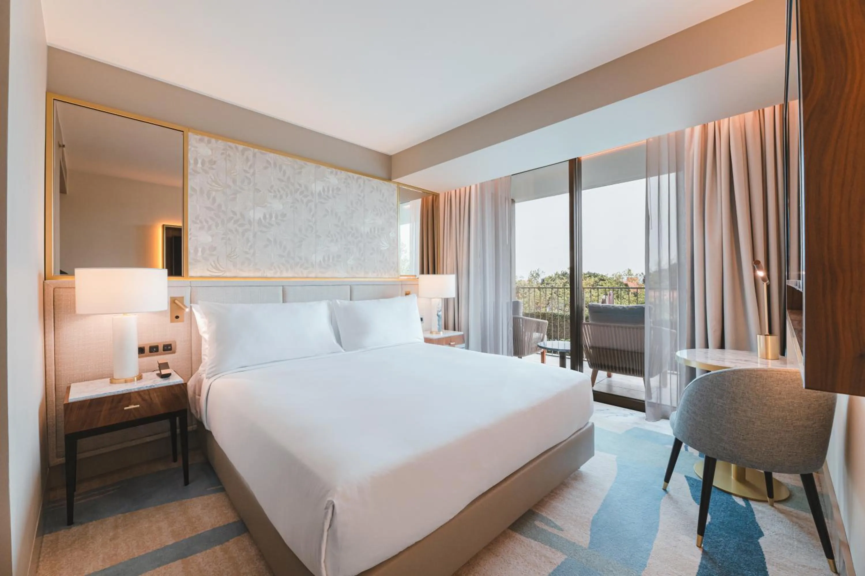 TV and multimedia, Bed in Legacy Hotel Cascais, Curio Collection By Hilton