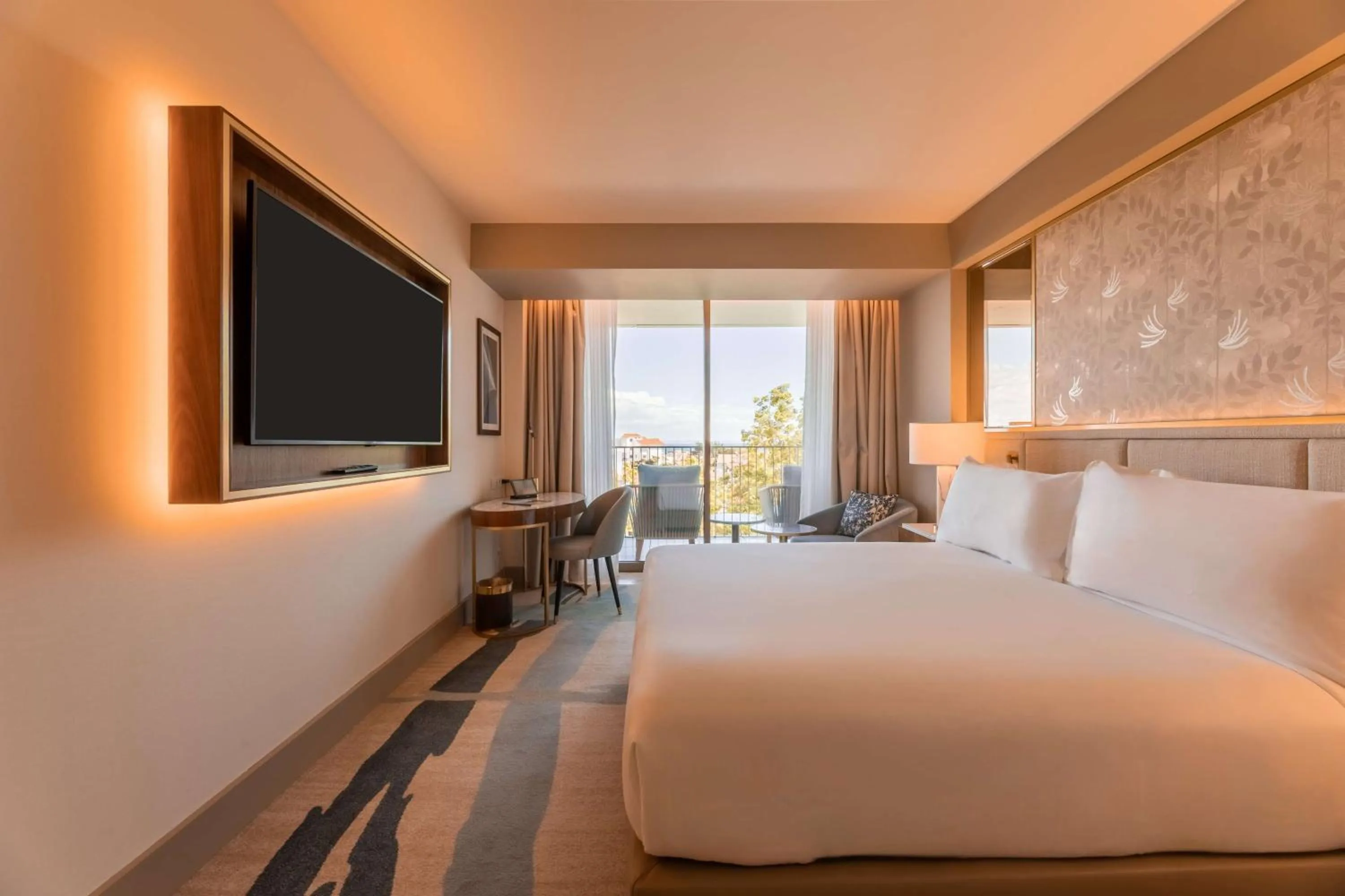 Bed in Legacy Hotel Cascais, Curio Collection By Hilton