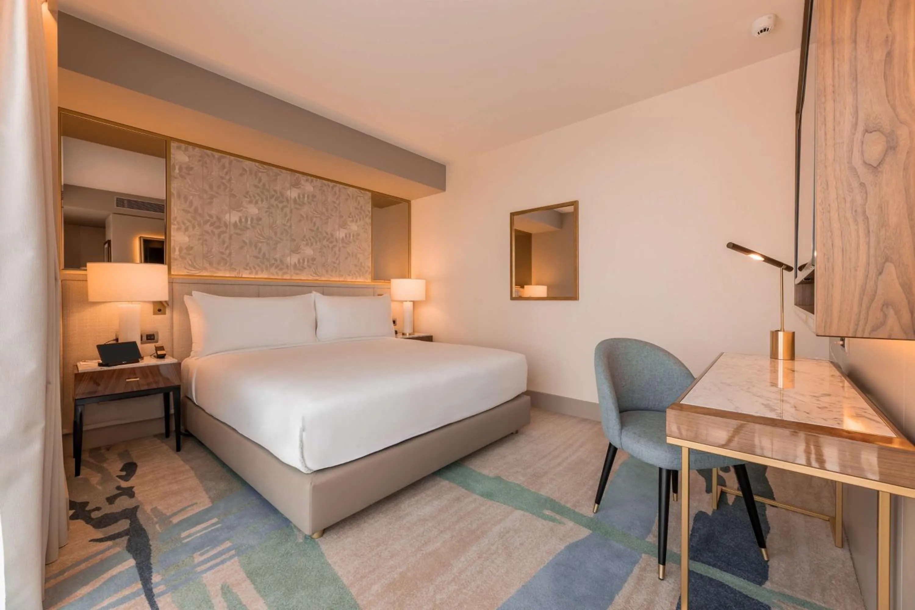 Bed in Legacy Hotel Cascais, Curio Collection By Hilton