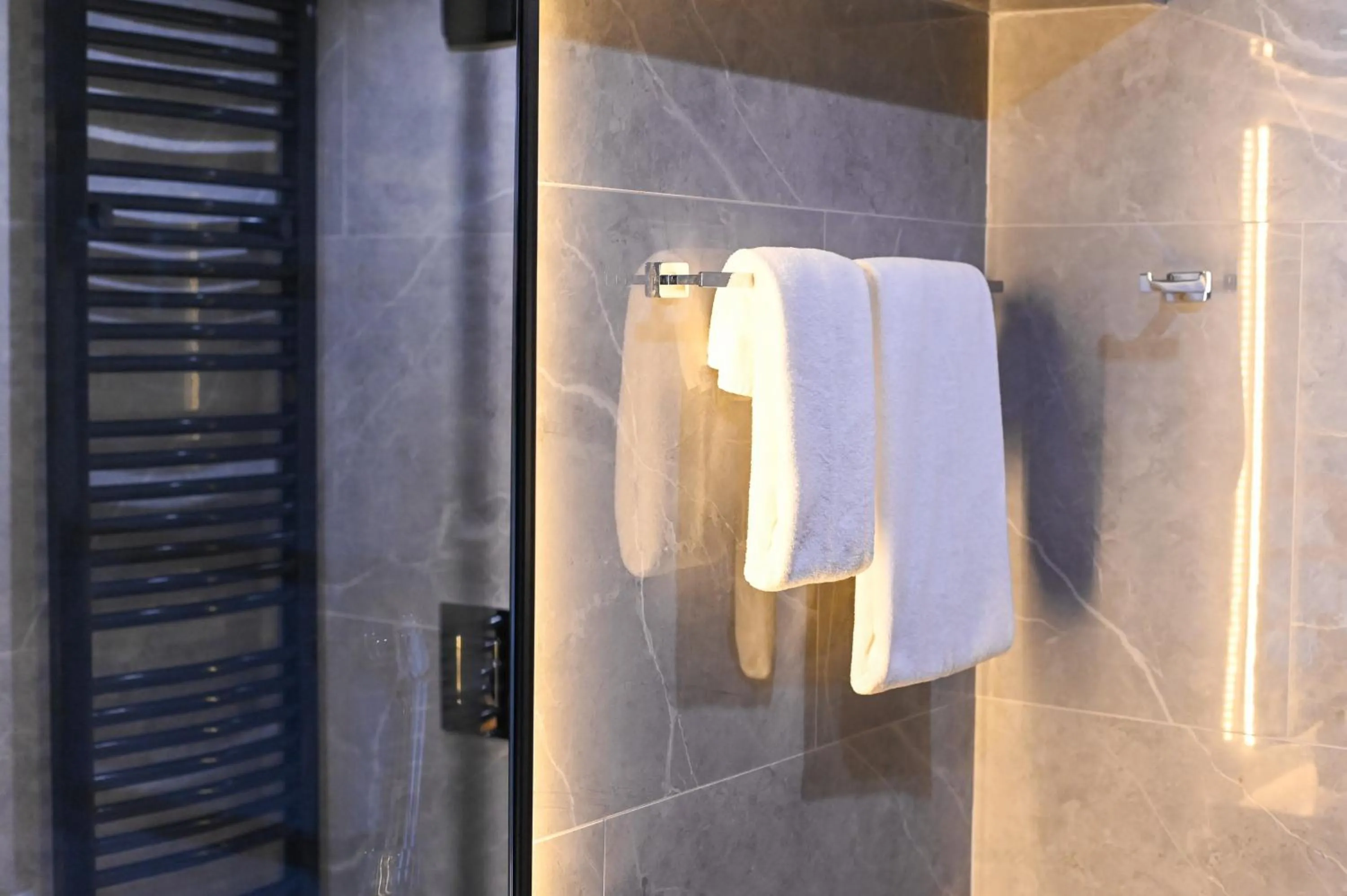 Shower in Hanami Design Hotel