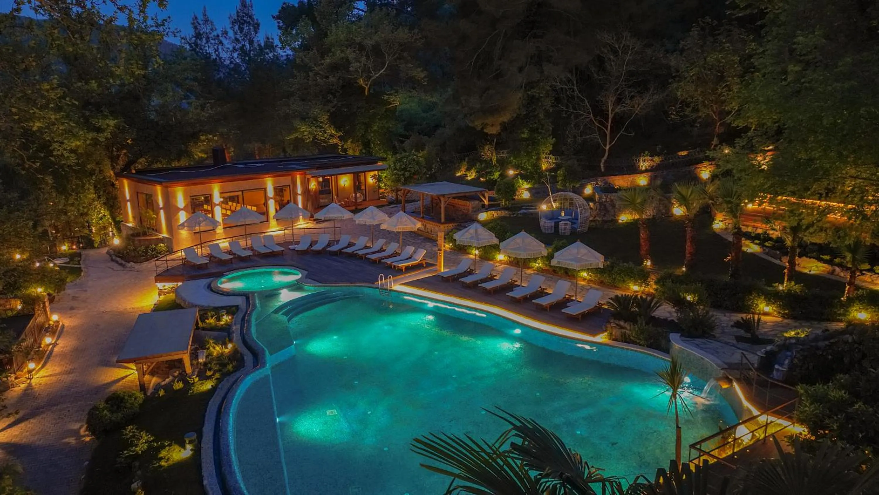 Swimming pool in Nuup Hotel