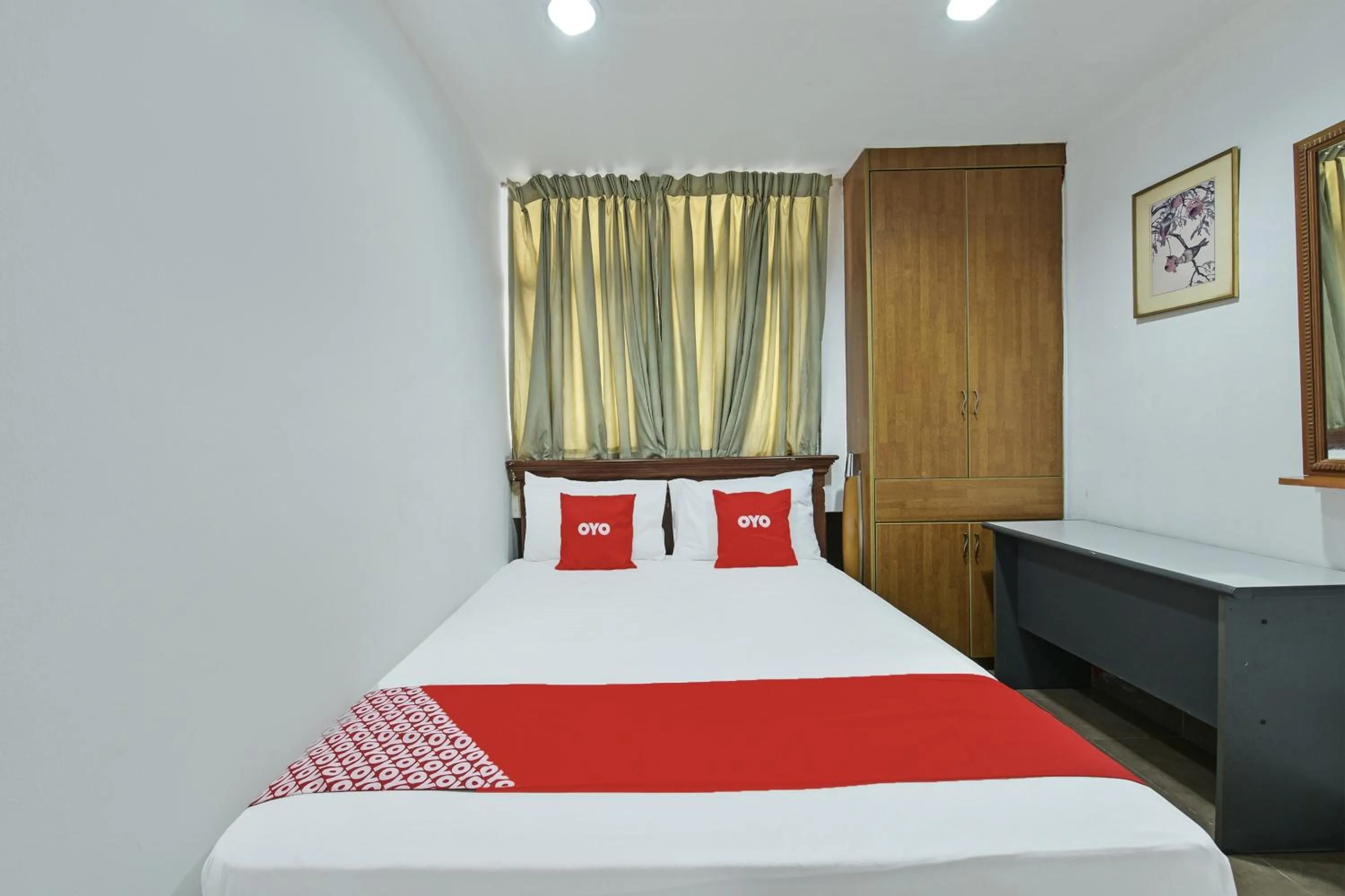 Bedroom, Bed in Super OYO 90780 J Hotel Bukit Bintang
