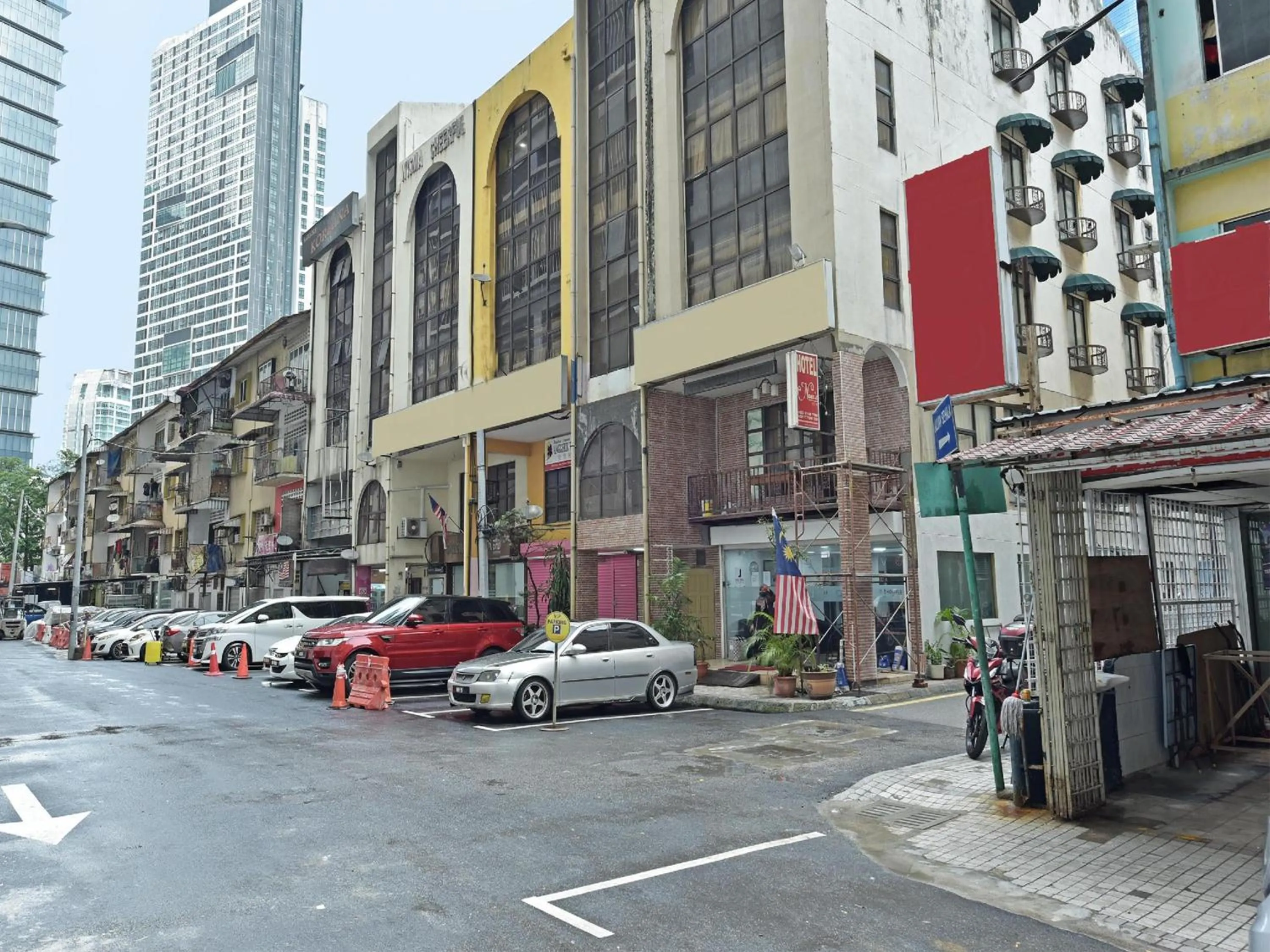 Property building in Super OYO 90780 J Hotel Bukit Bintang