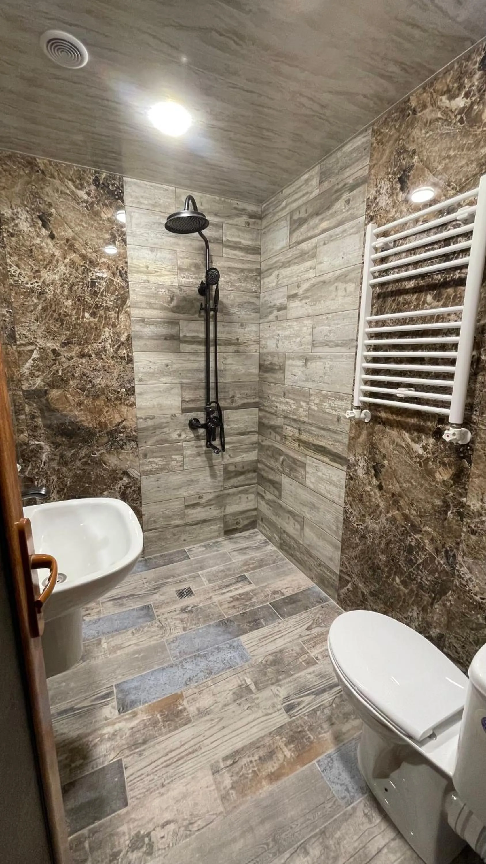 Shower in Altunyan Hotel