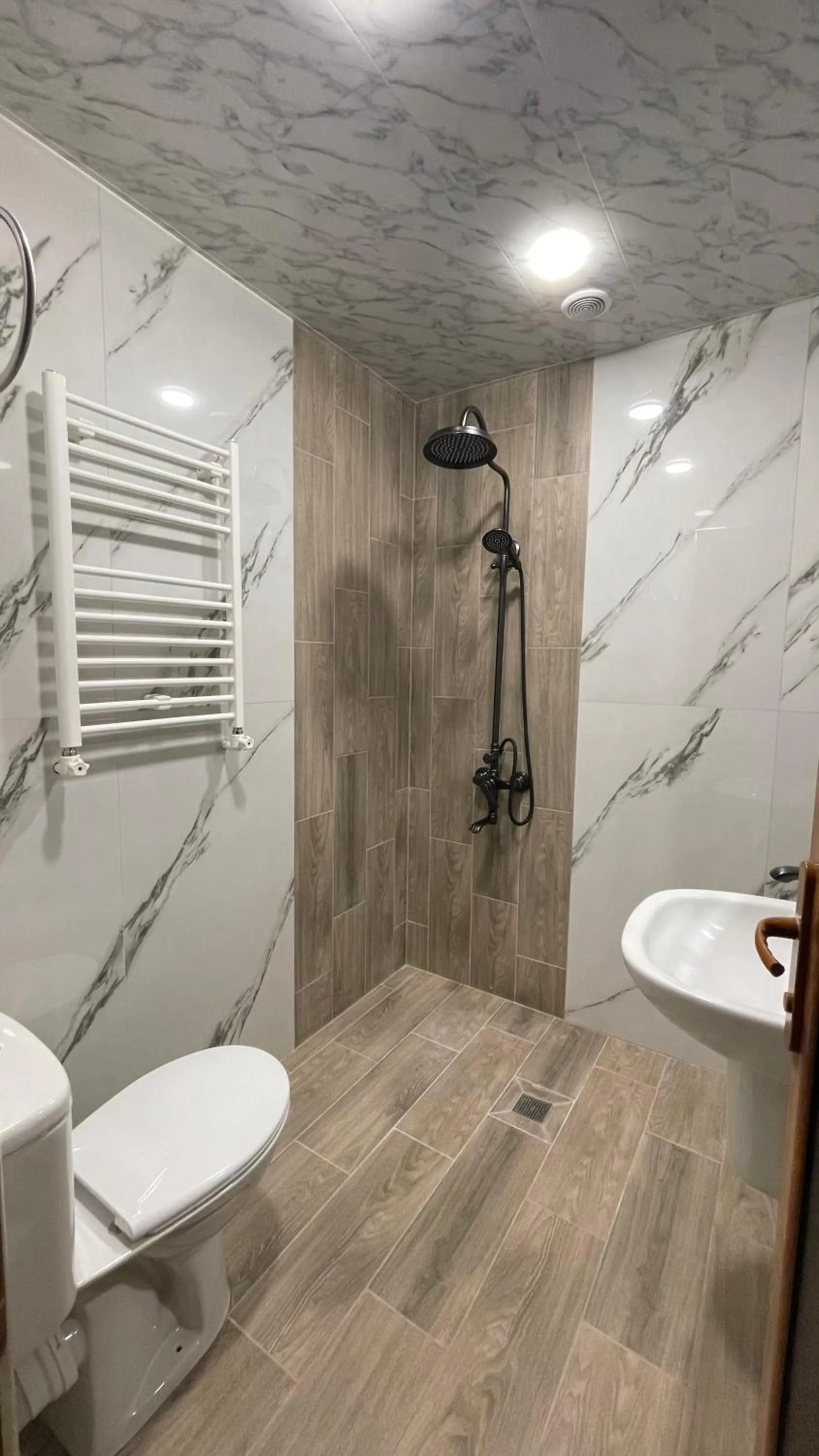 Shower in Altunyan Hotel